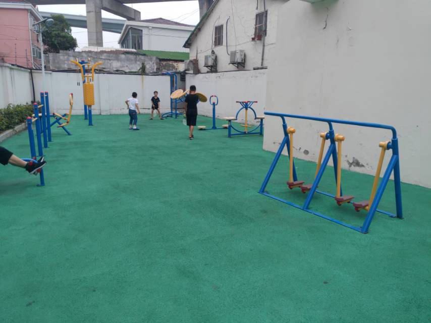 西華美路市民球場(chǎng)健身點(diǎn)