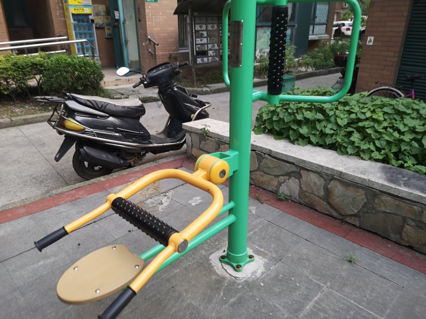 坐式腰背按摩器