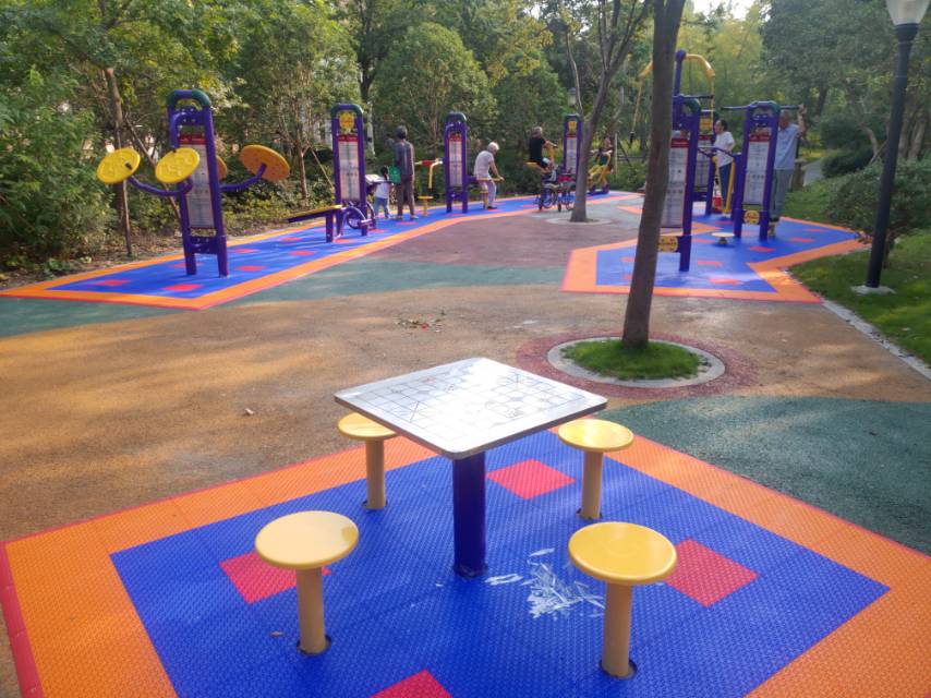 通河八村一居委健身點