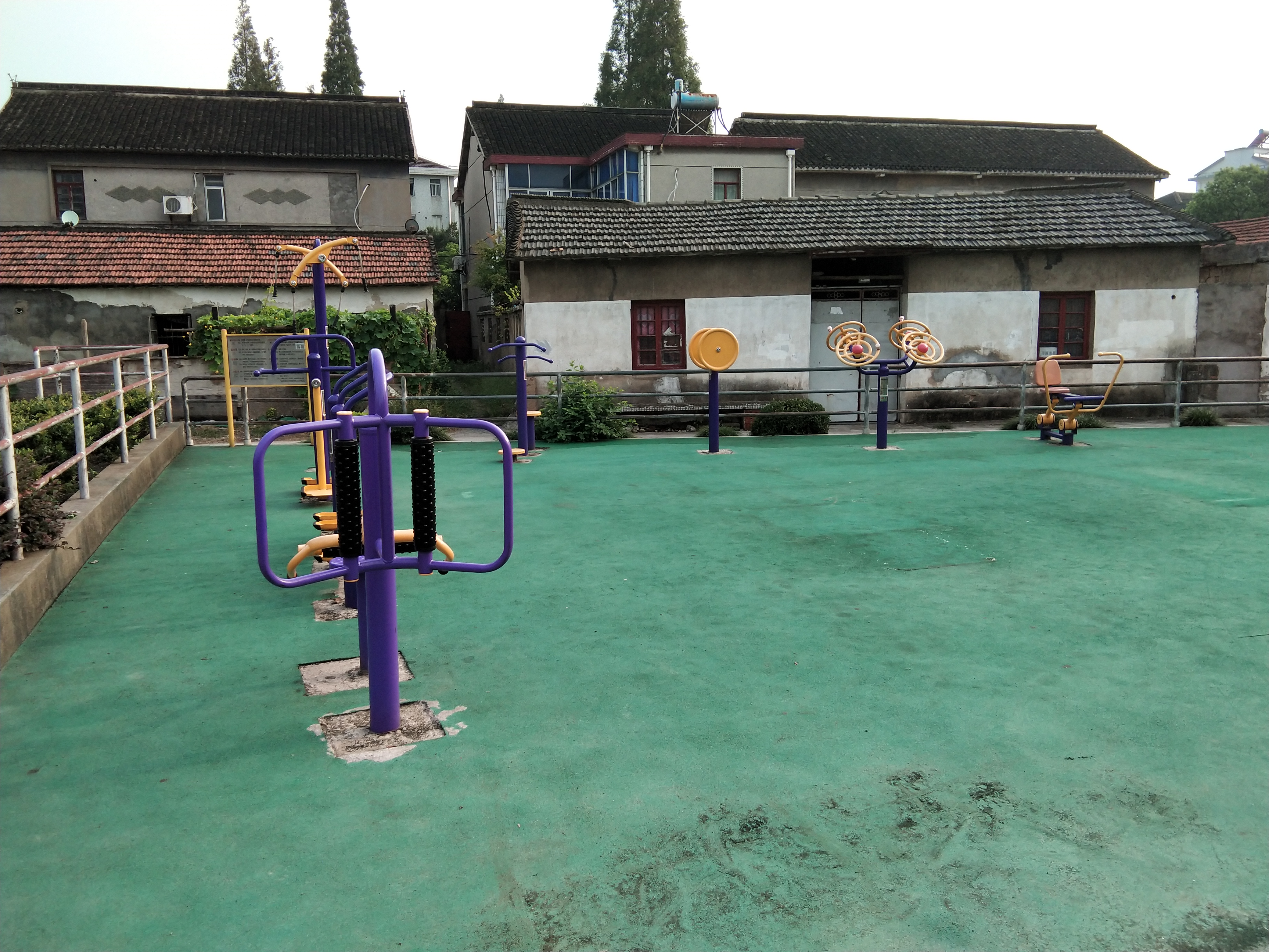 重固鎮(zhèn)小型運(yùn)動場健身苑點(diǎn)