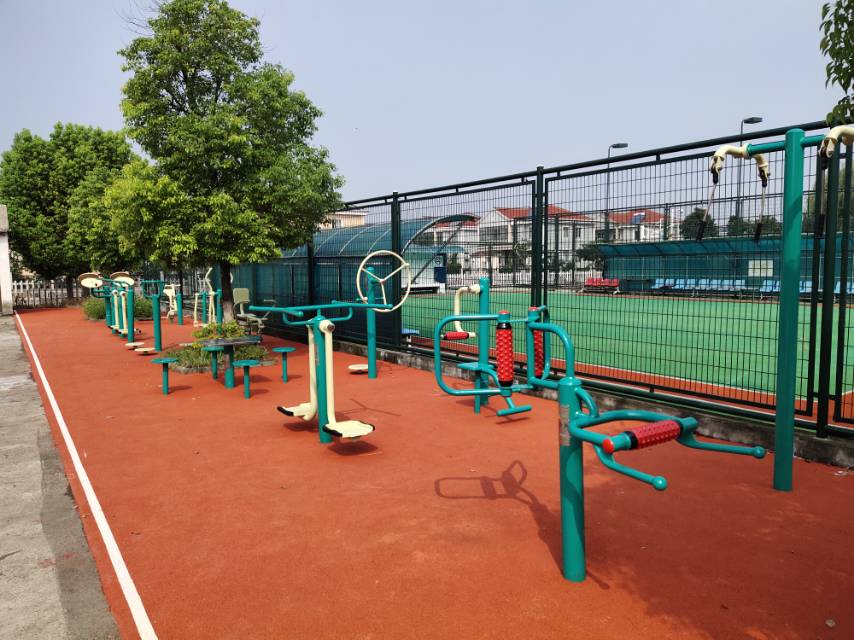 小型公共運(yùn)動(dòng)場(chǎng)健身點(diǎn)