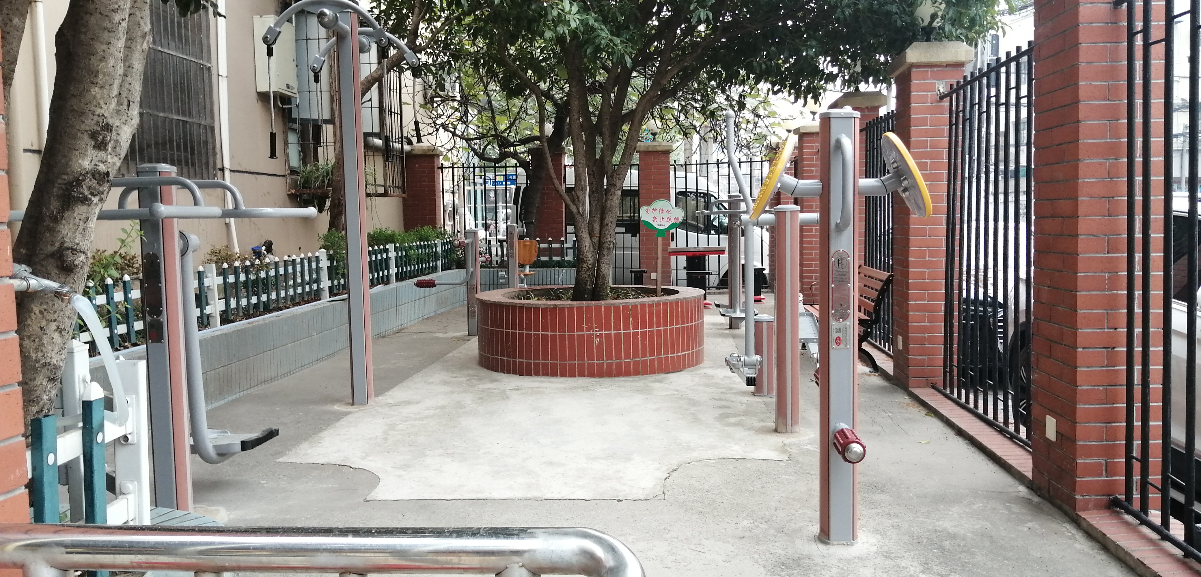 靜安區(qū)寶山路街道儒林居委健身點（會文路48號）