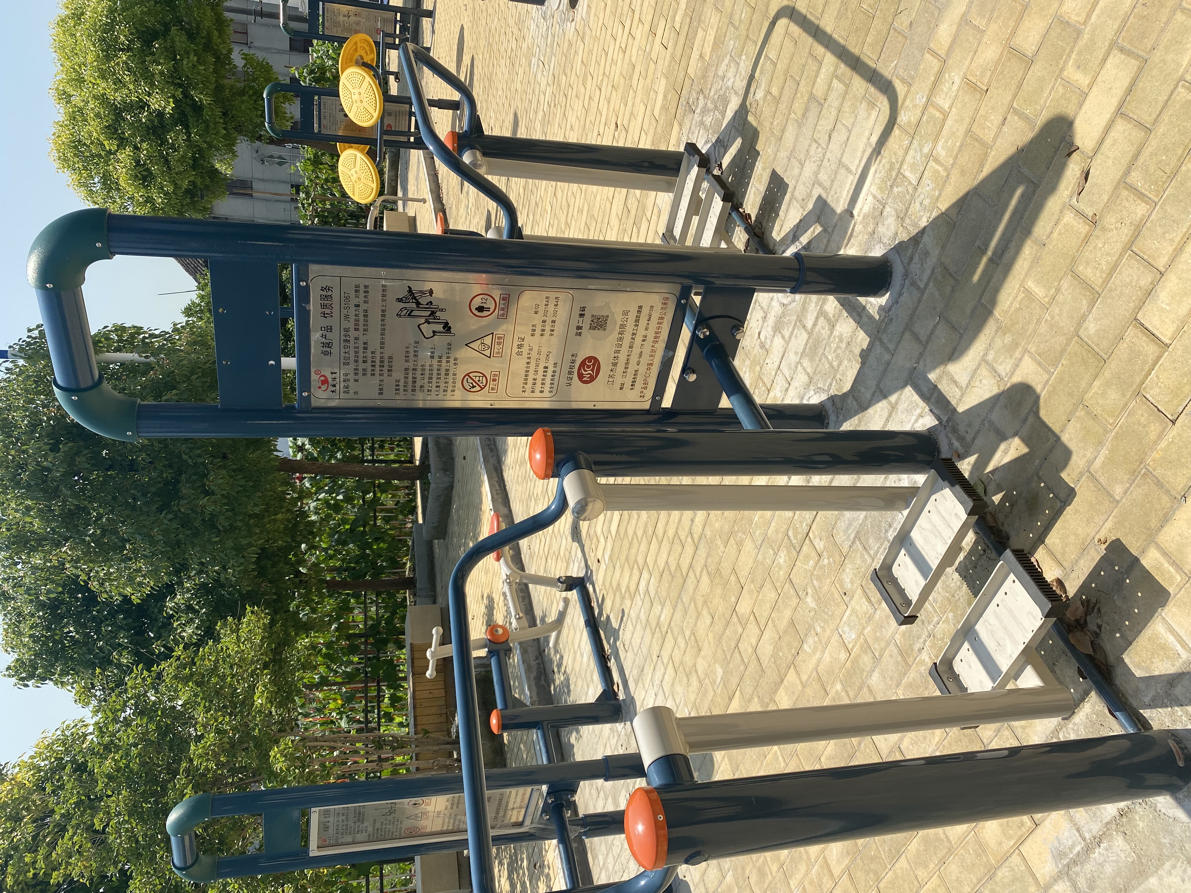 二位太空漫步機(jī)