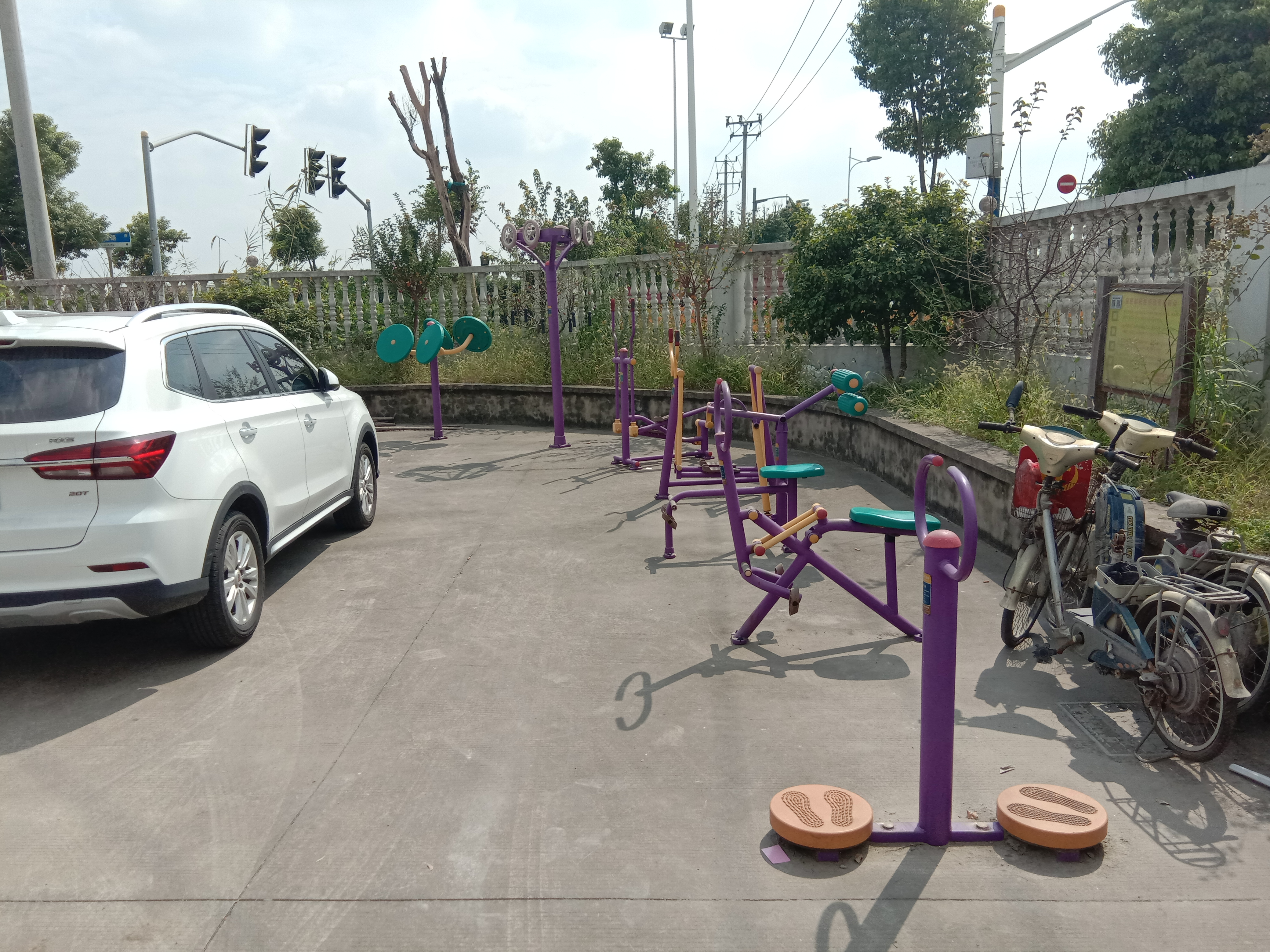 金勝村長(zhǎng)勝活動(dòng)室健身點(diǎn)