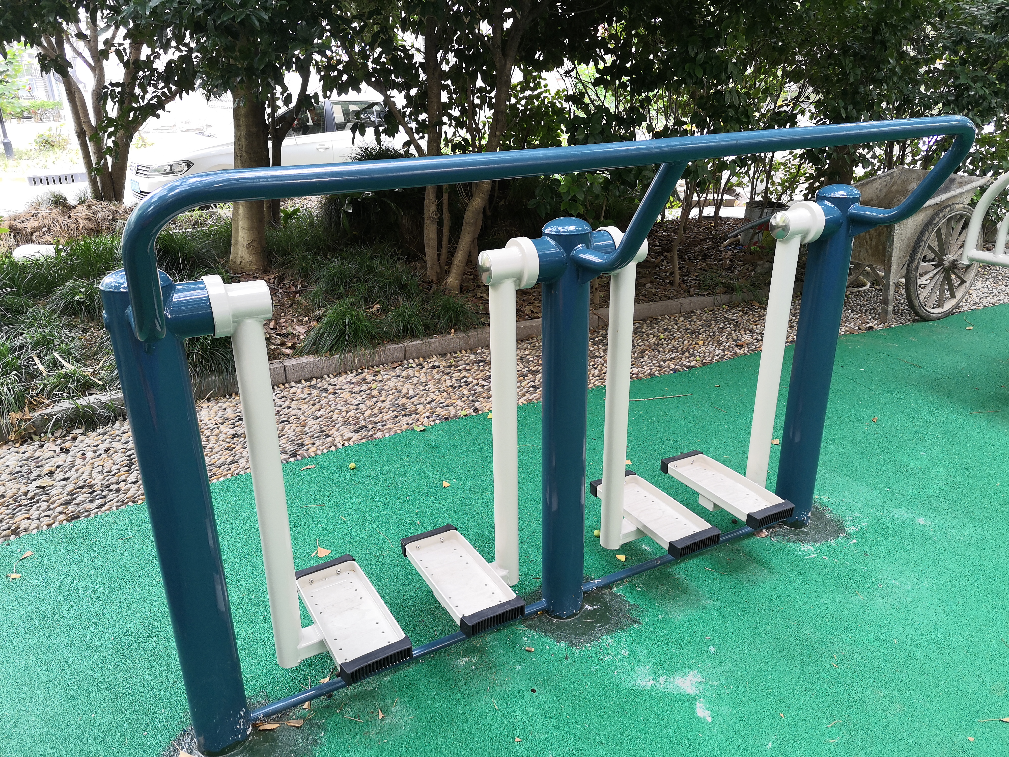 二位太空漫步機