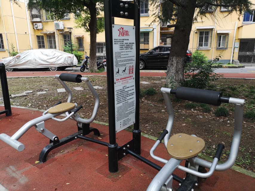 自重式背部訓練器