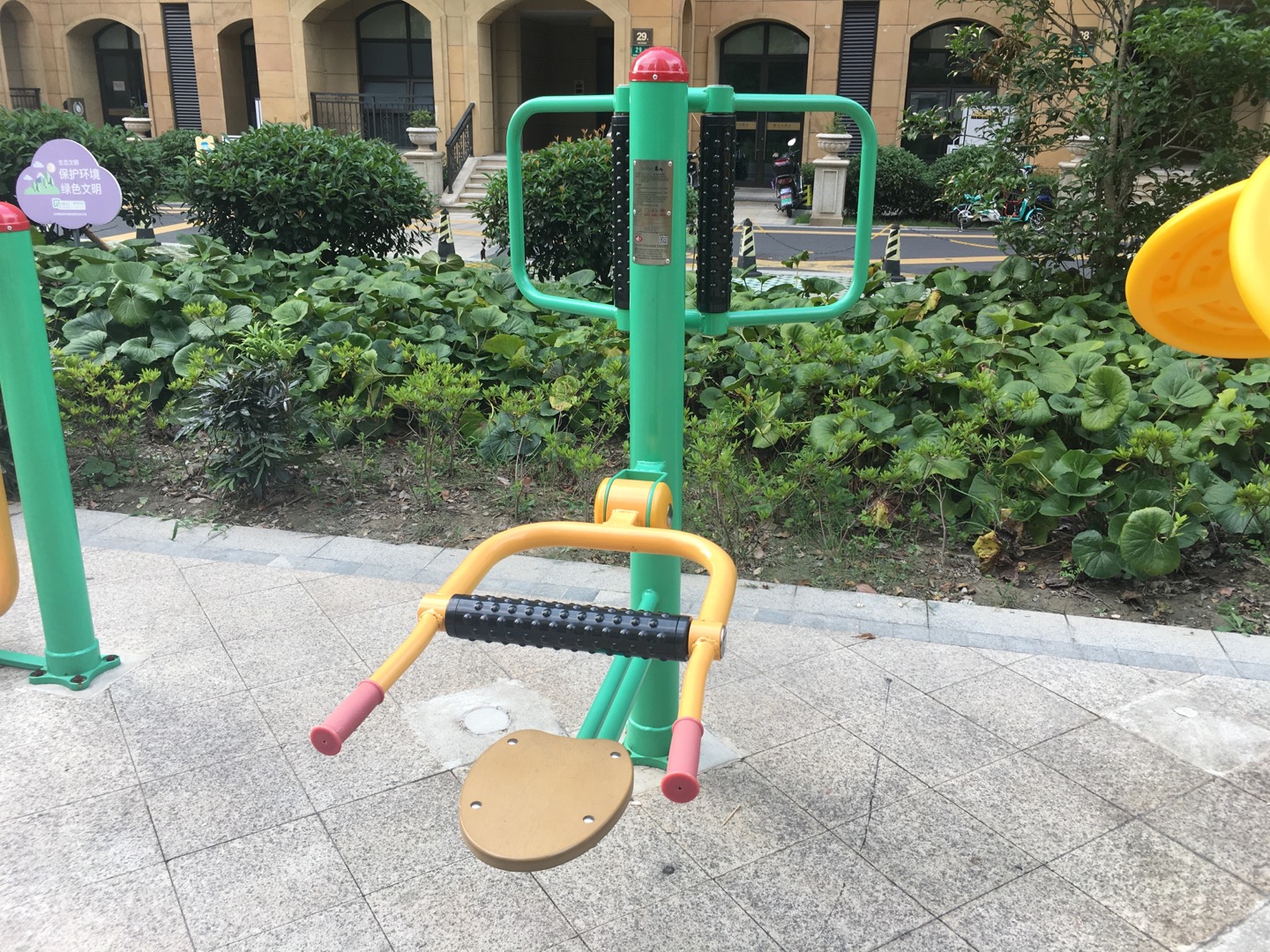 坐式腰背按摩器