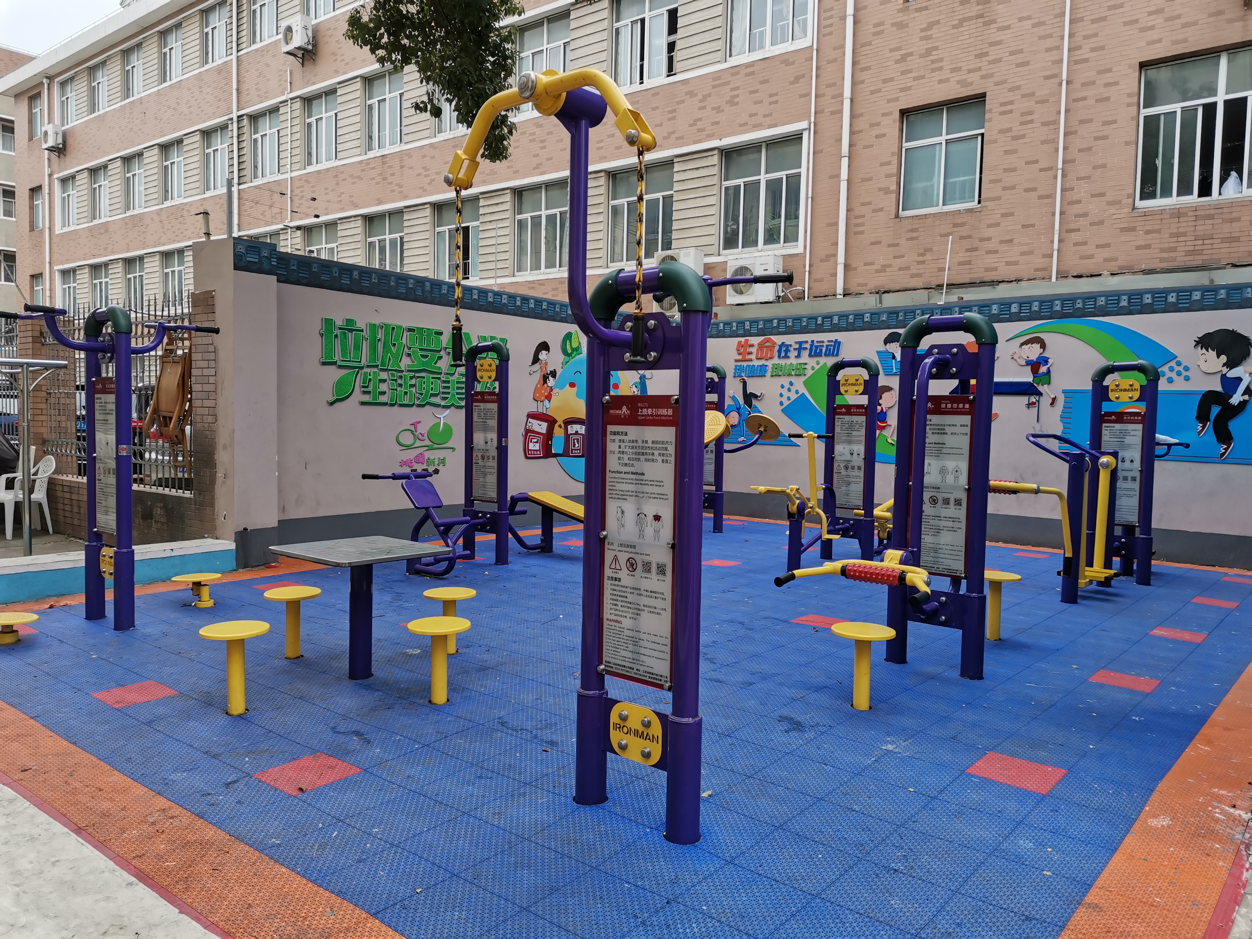 桃園新村居委健身點(diǎn)4