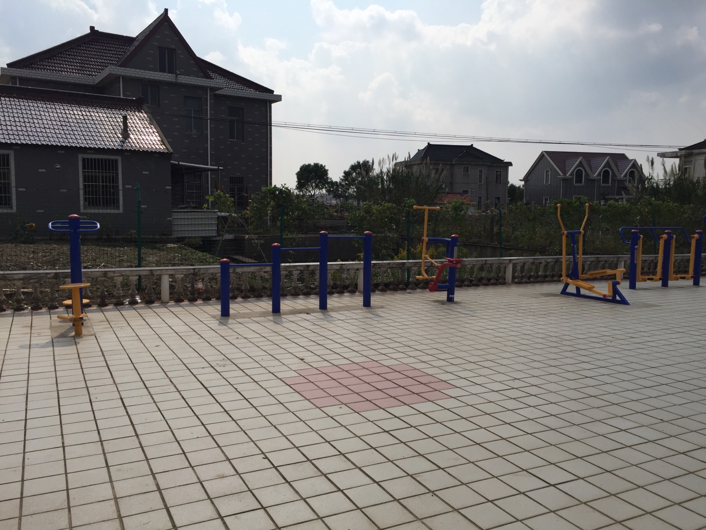 東興村十二組健身點(diǎn)