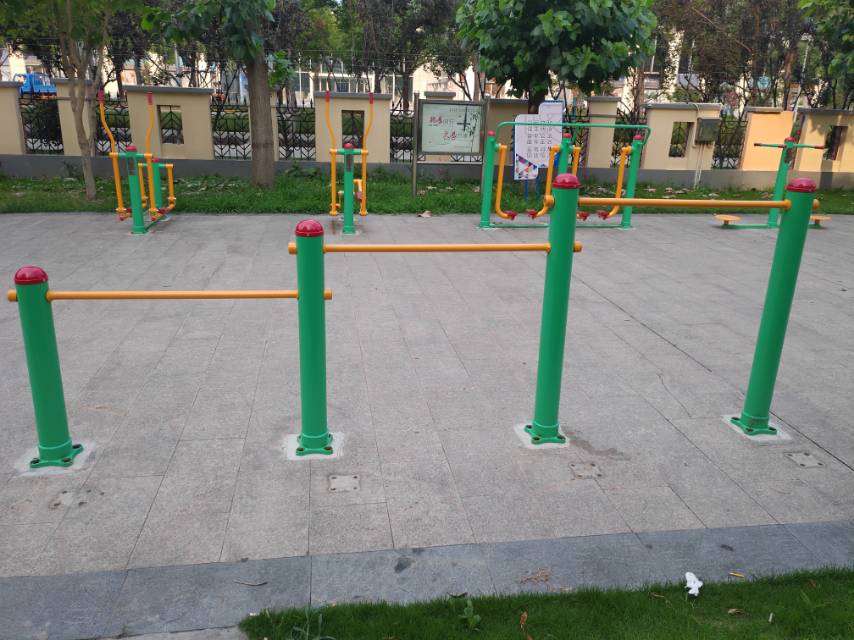 多聯(lián)壓腿架