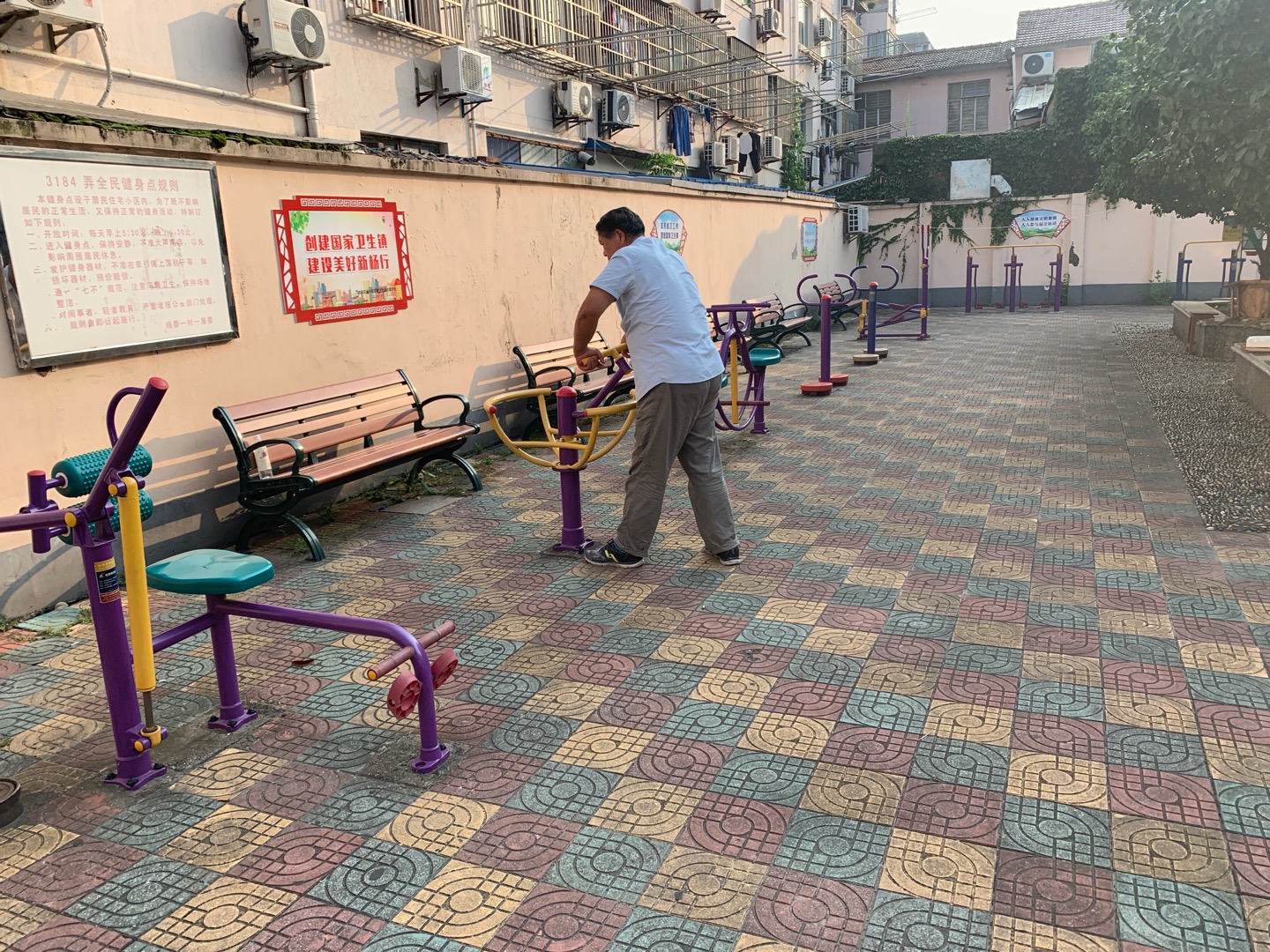 楊泰一村一居委3184弄健身點