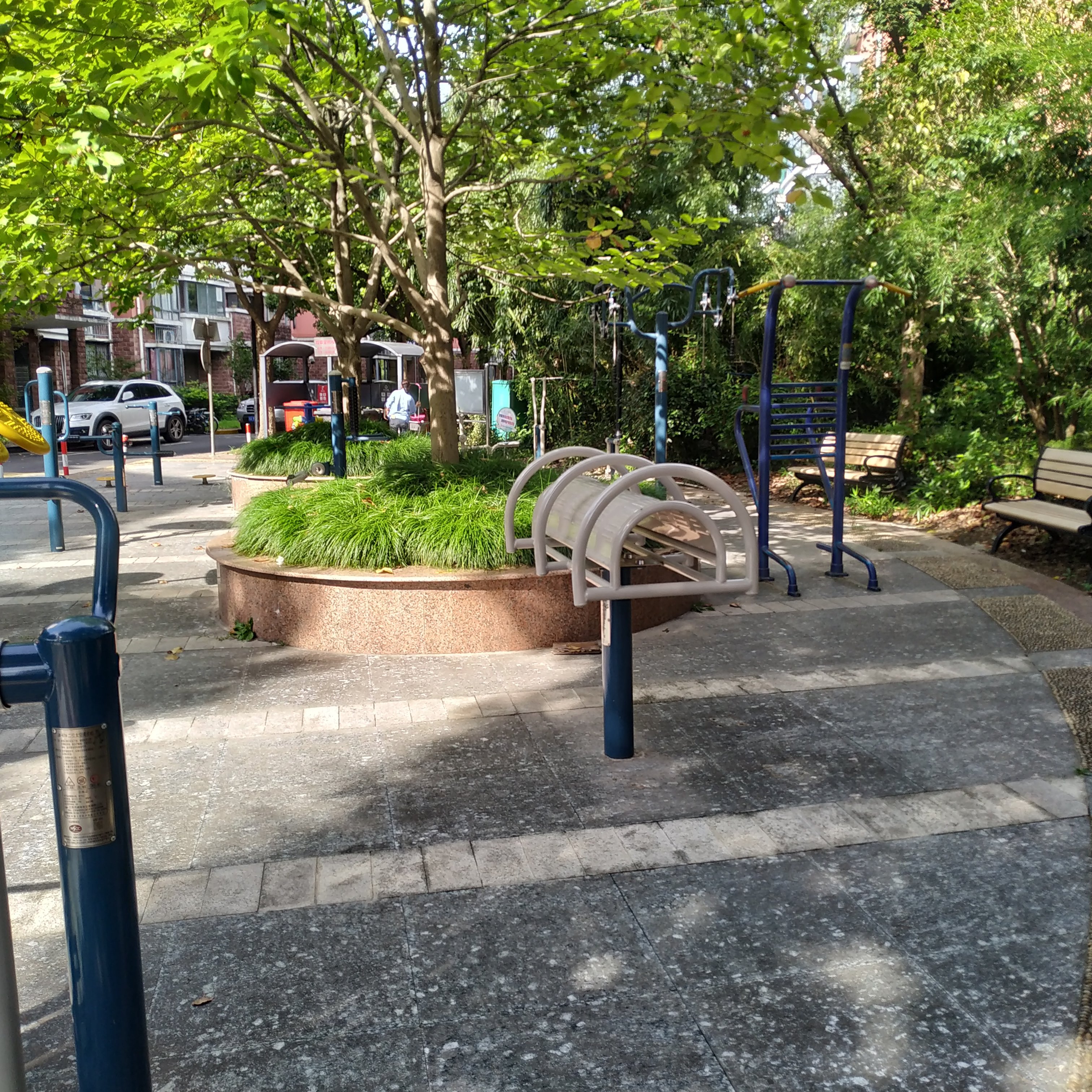 金虹大廈居委明申花園小區(qū)健身點