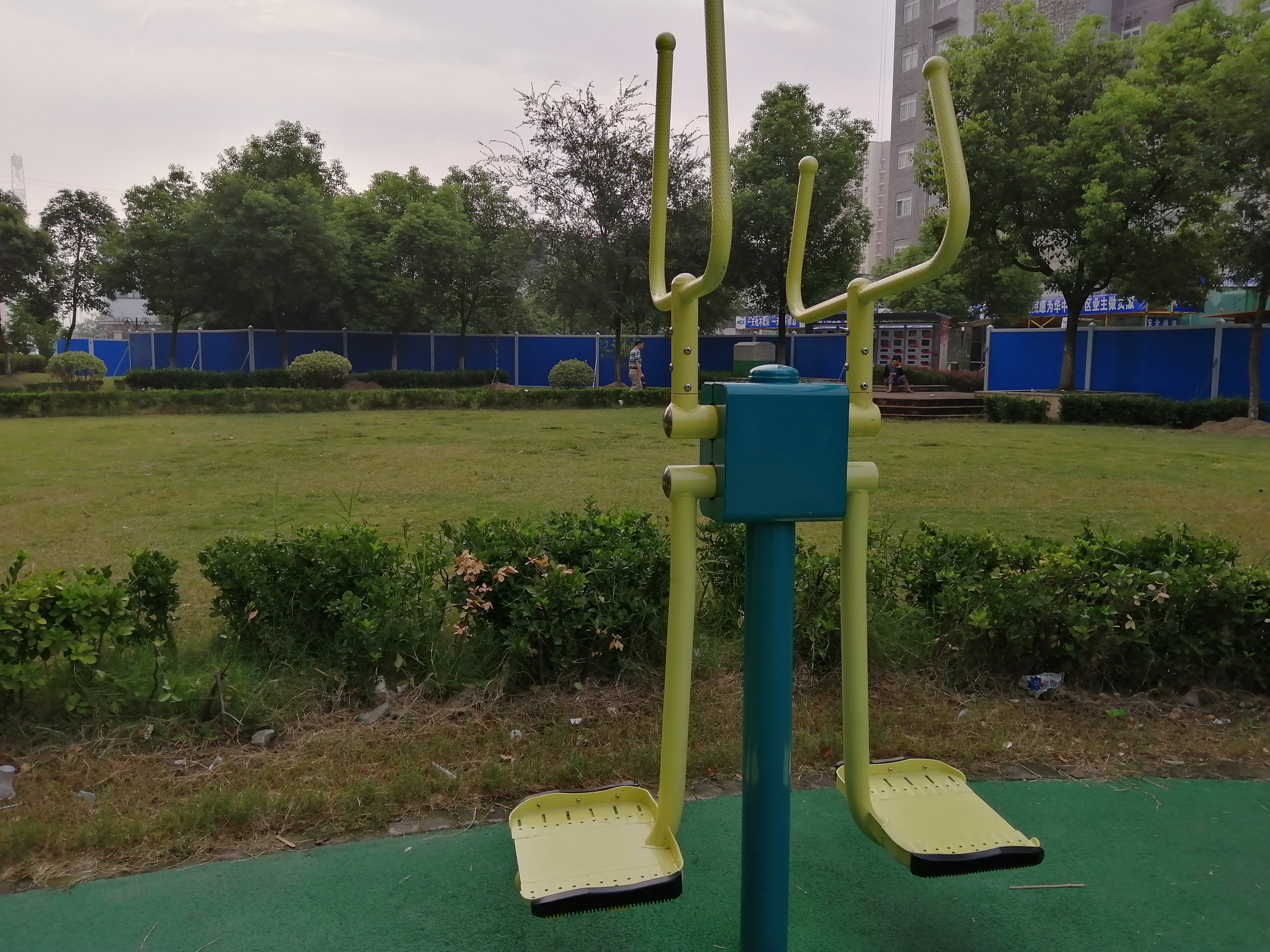 搖臂擺腿健腰器