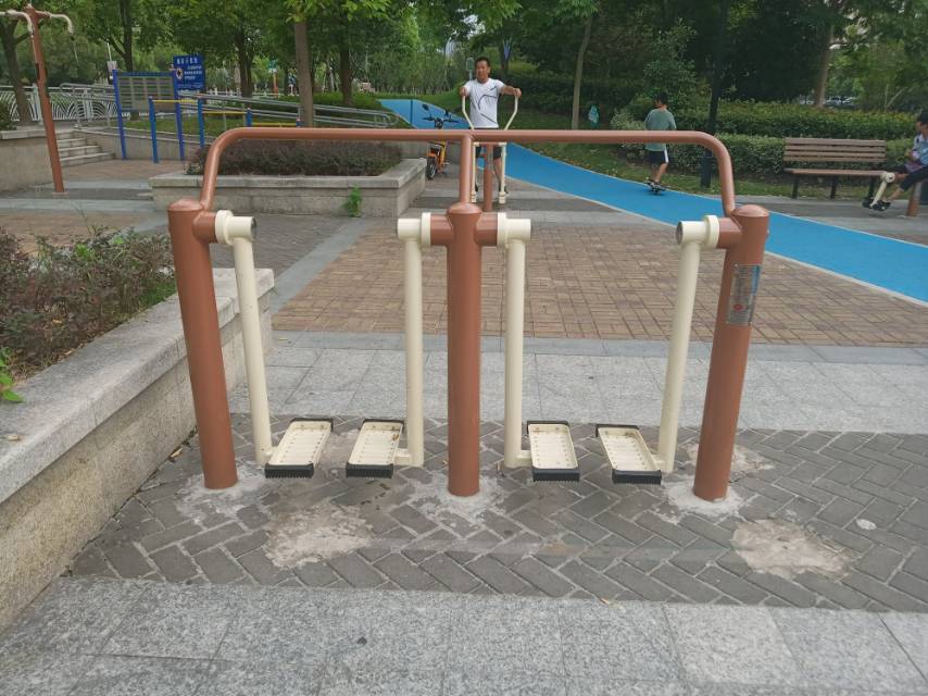 二位太空漫步機