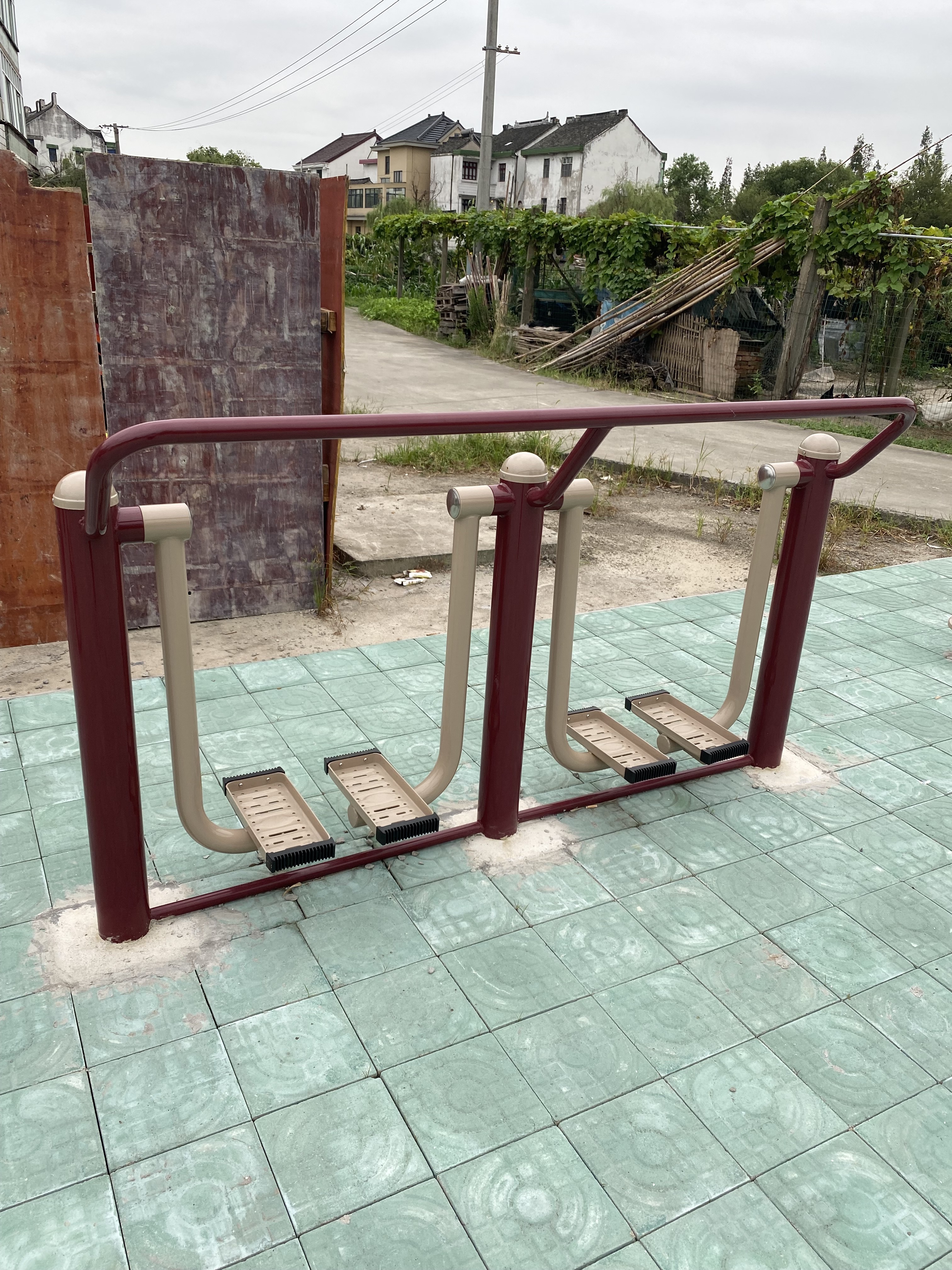 二位太空漫步機(jī)