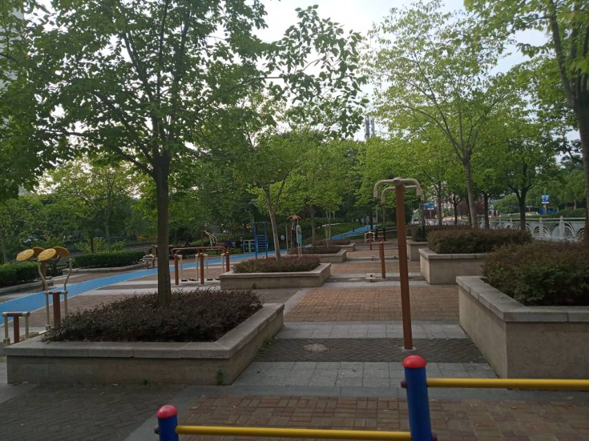 合川路西側(cè)健身步道1