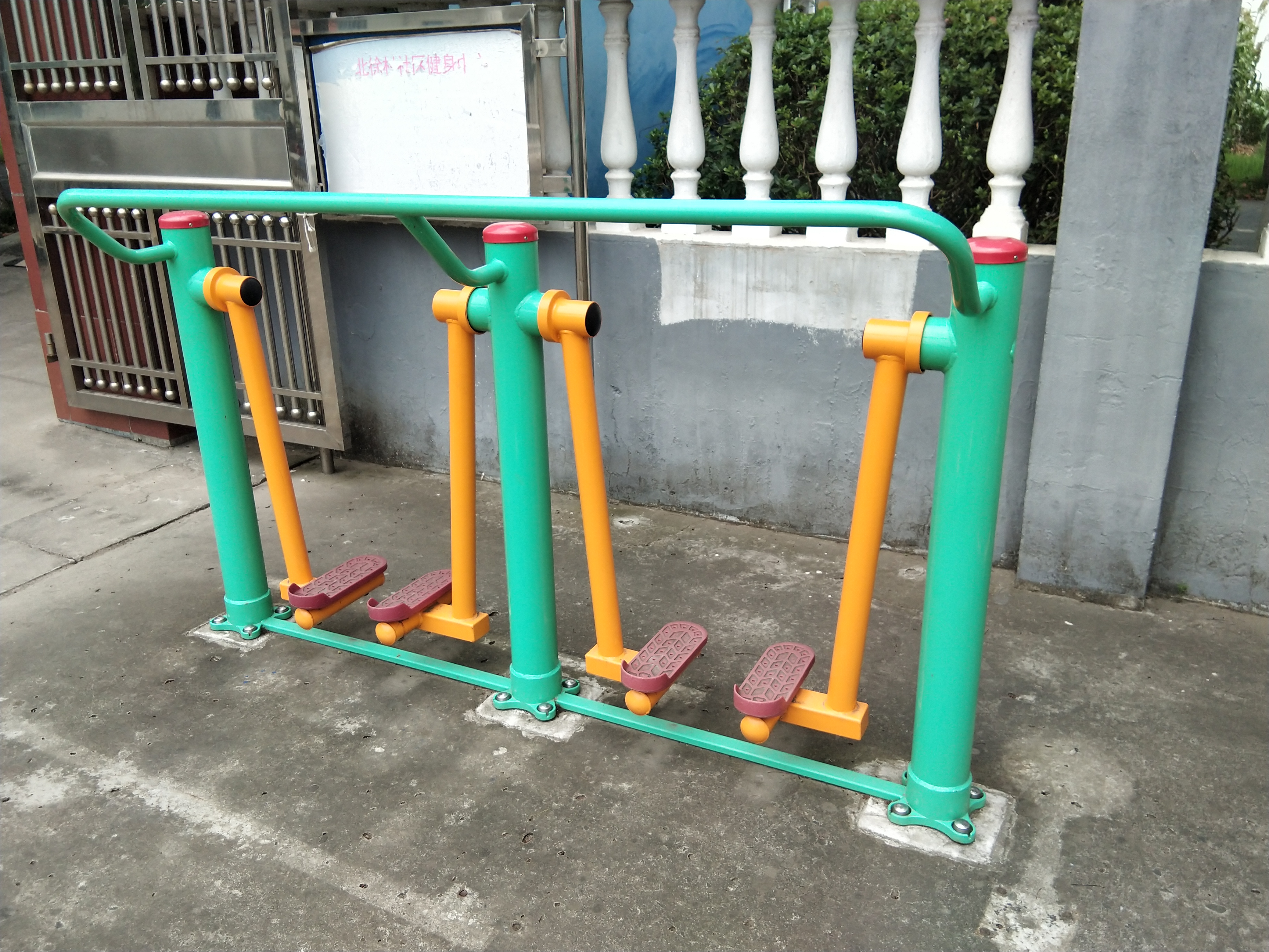 雙位太空漫步機