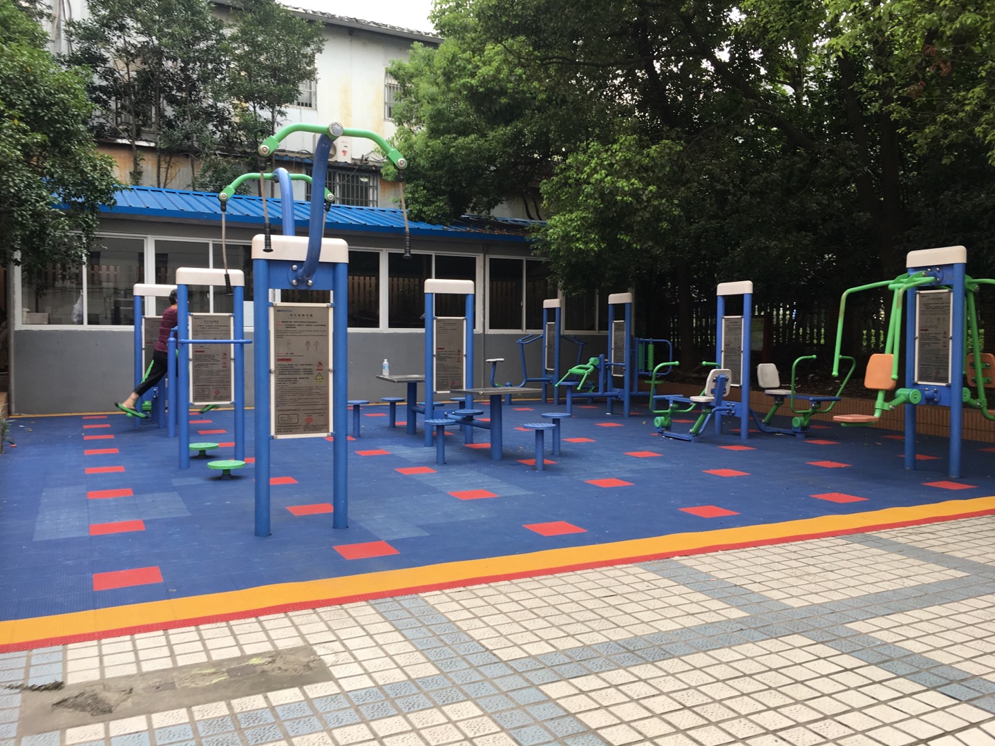 桃園新村居委健身點(diǎn)（1）