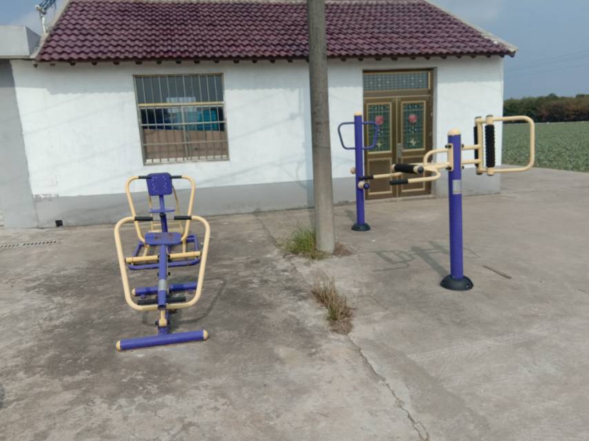 堡鎮(zhèn)財(cái)貿(mào)村10隊(duì)倉庫健身點(diǎn)