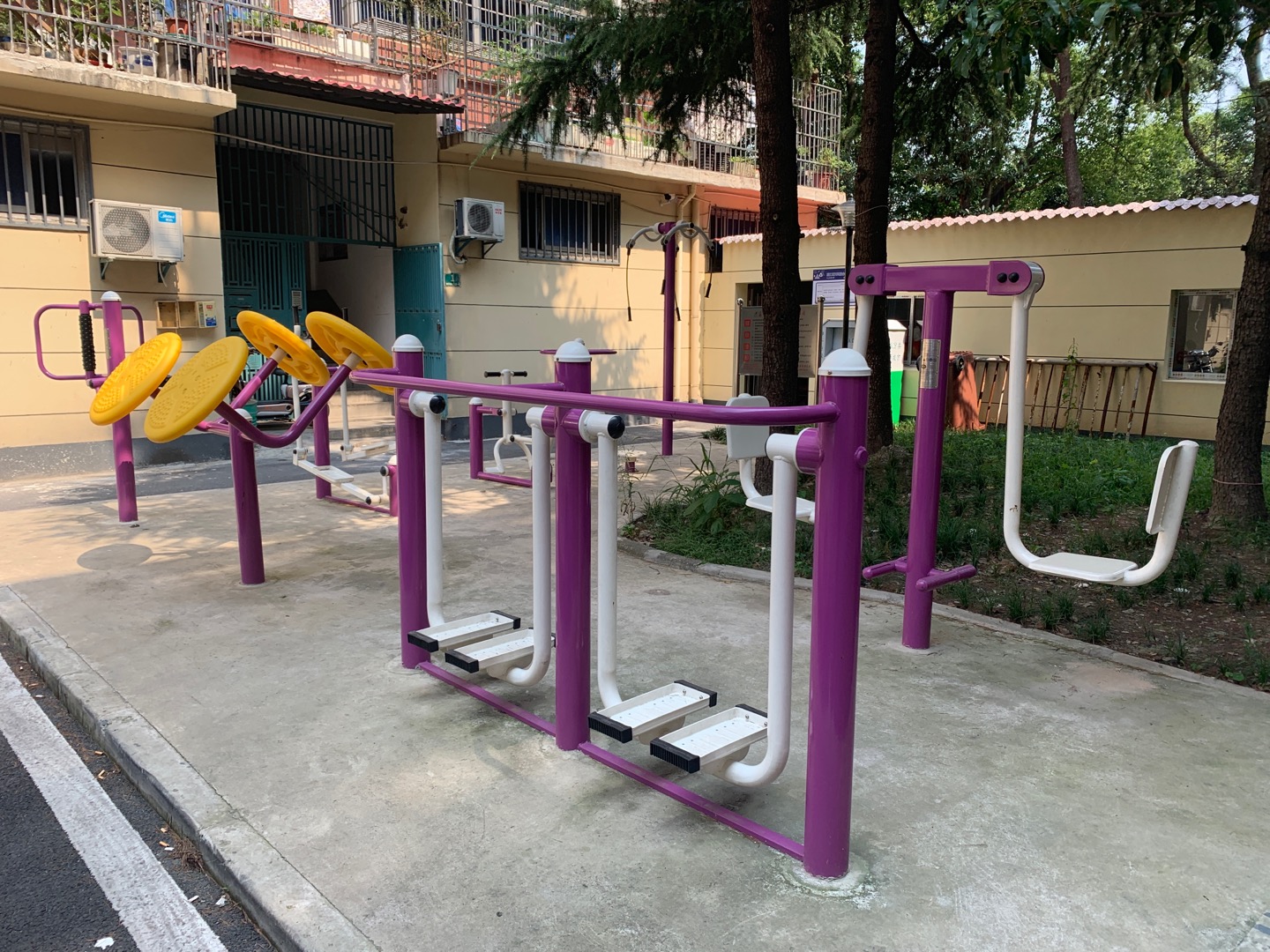 榮樂(lè)東路2351弄健身點(diǎn)