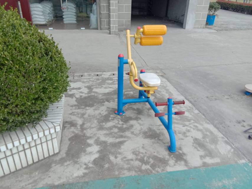 自重腹背鍛煉器