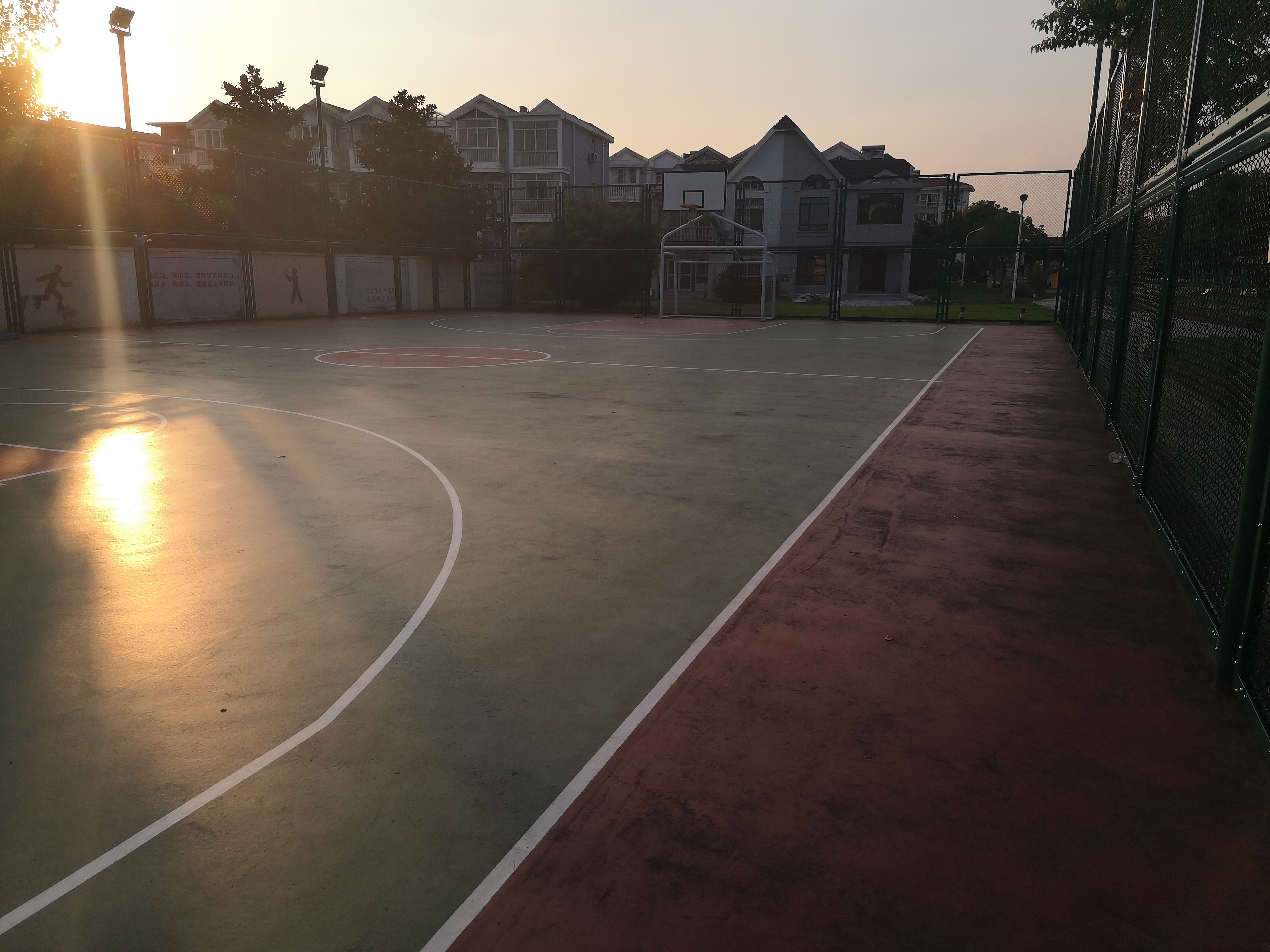 越華社區(qū)多功能運(yùn)動場