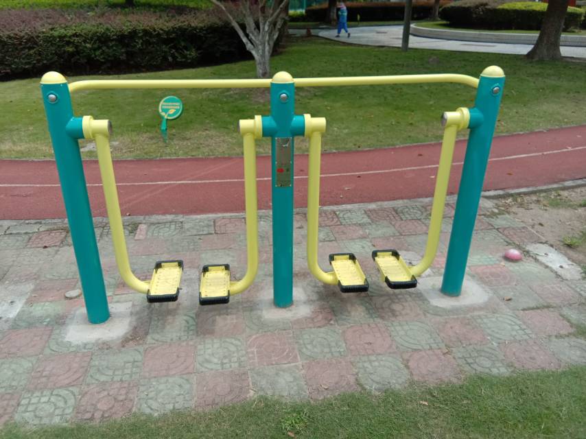 雙位太空漫步機