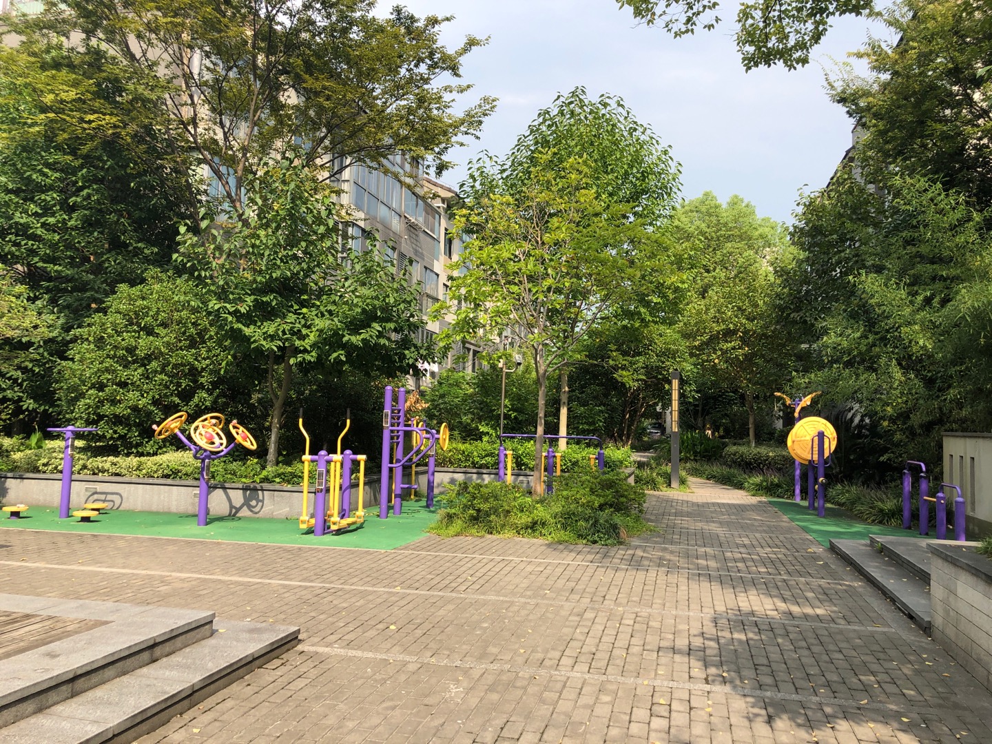 青樂(lè)社區(qū)健身苑點(diǎn)6