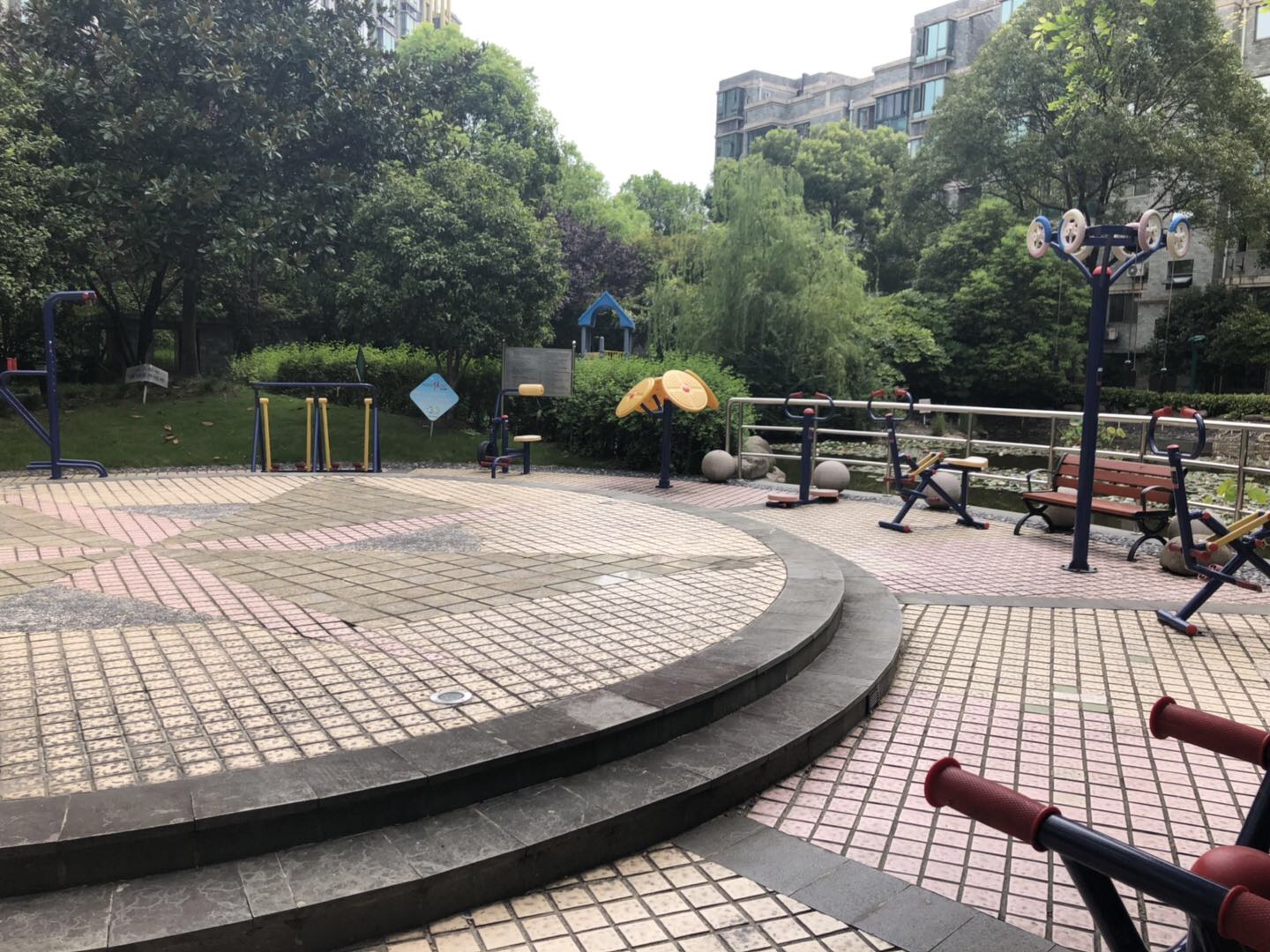 古美十村居委A健身苑點(diǎn)