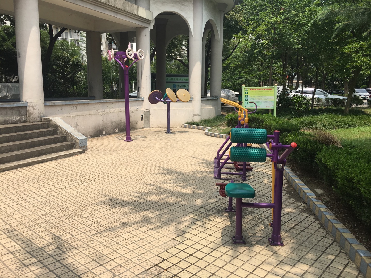 蘭竹居委龍柏西郊公寓健身苑點