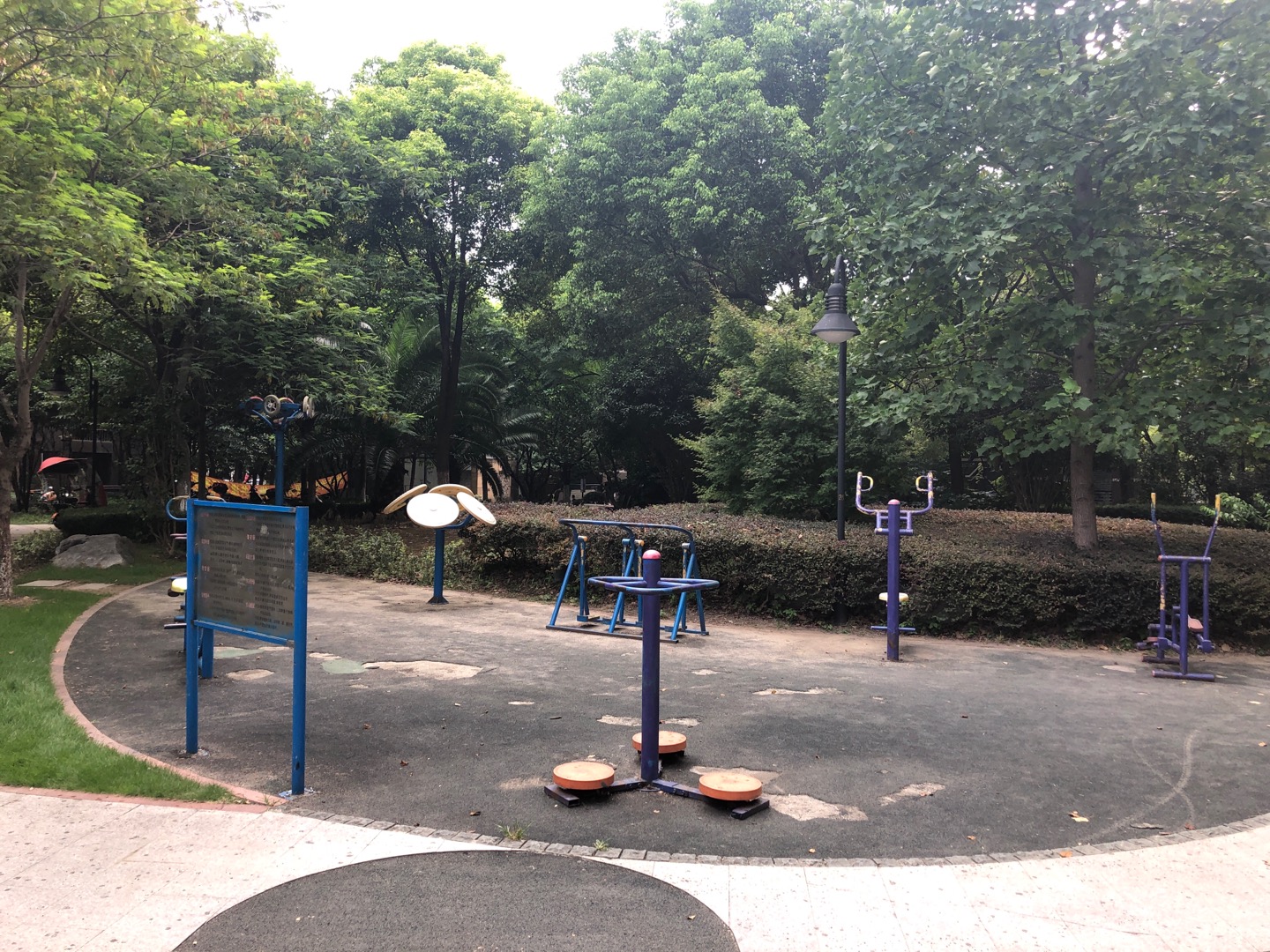 嘉川社區(qū)華江景城小區(qū)健身點(diǎn)