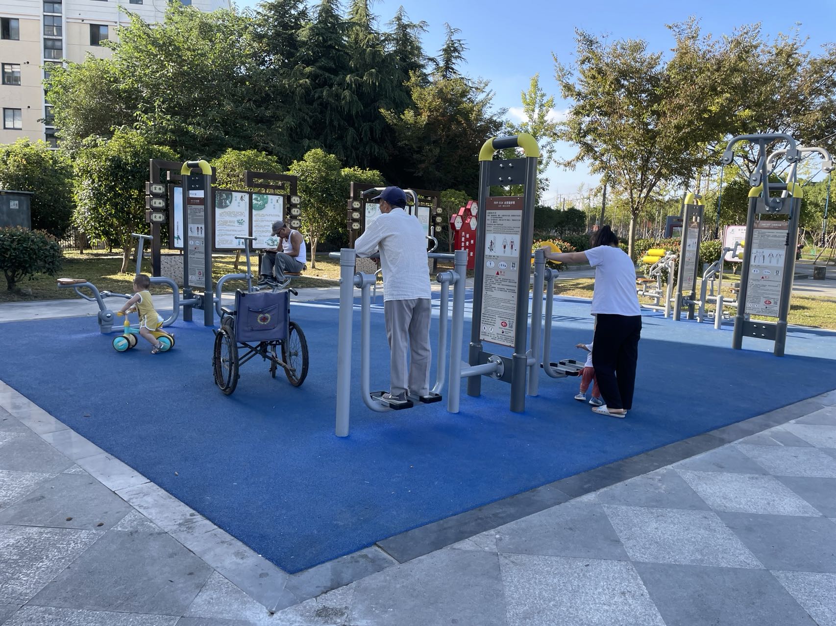 新苑莊良路健身苑點