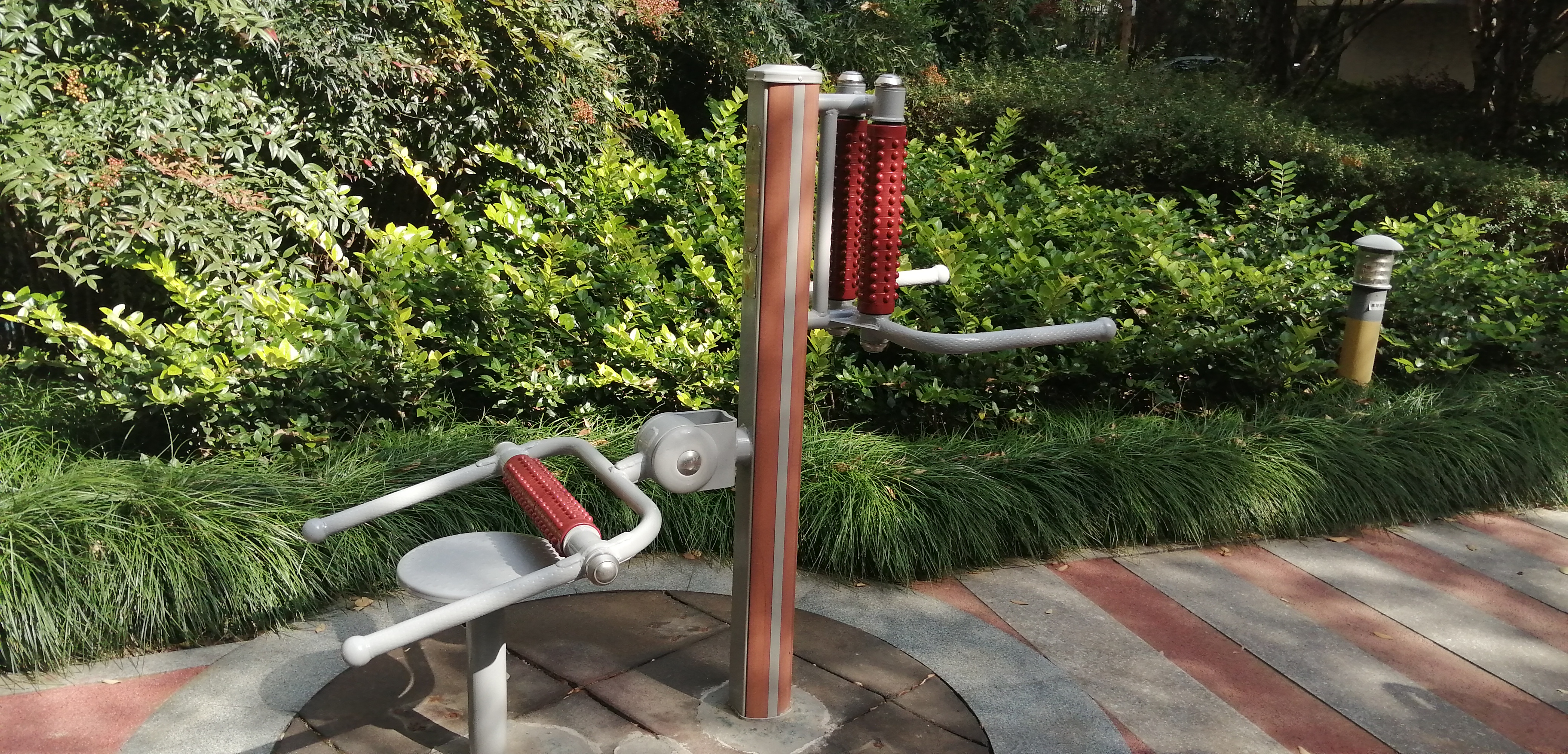 坐式腰背按摩器