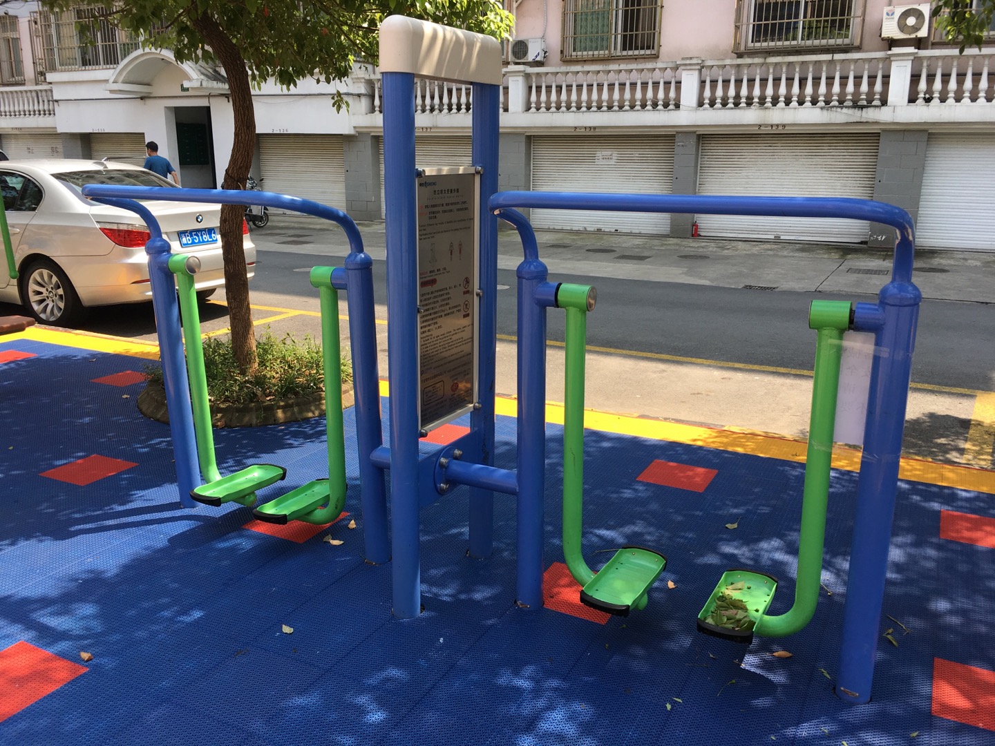 雙立柱太空漫步器