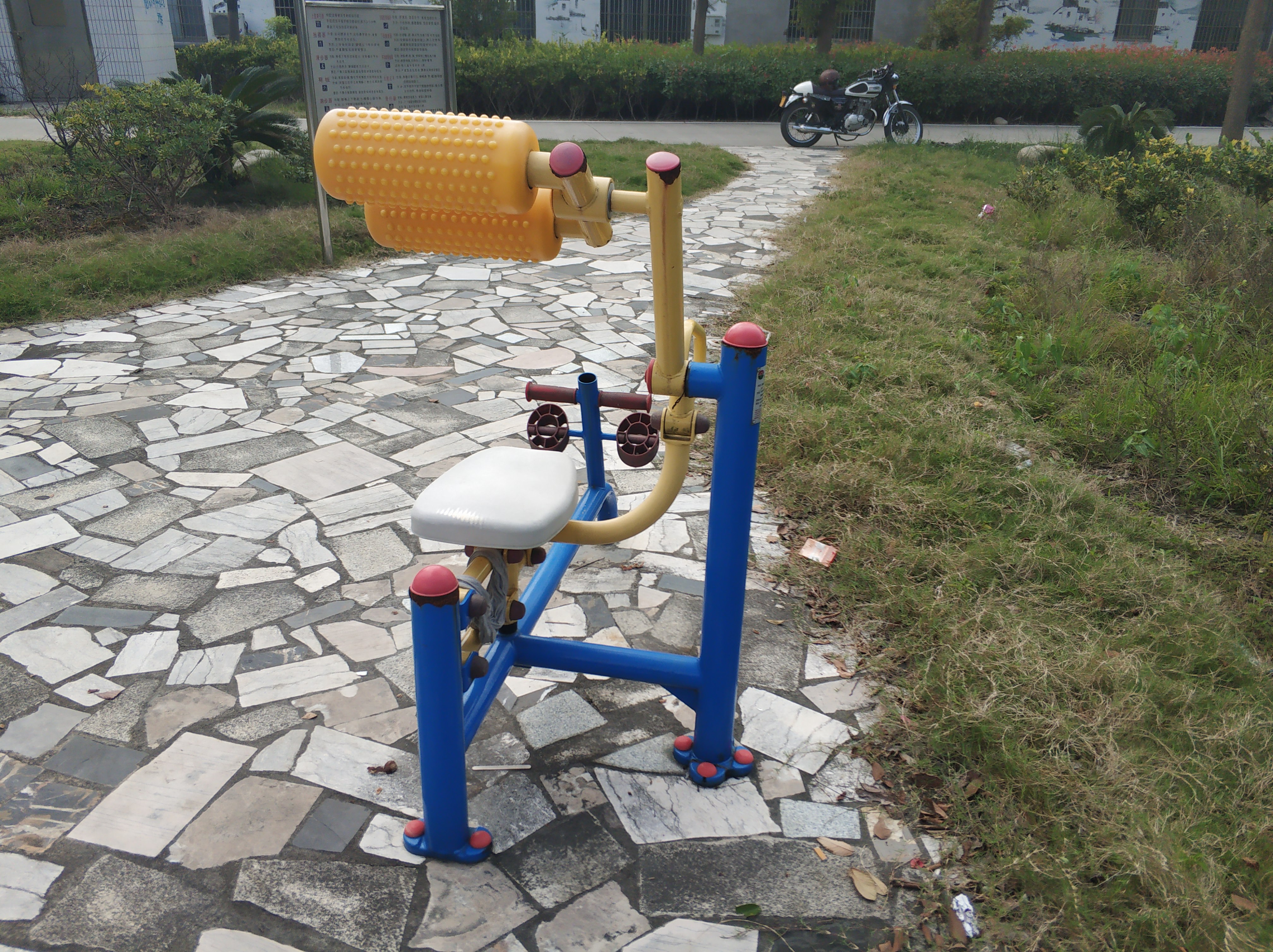 自重腹背鍛煉器