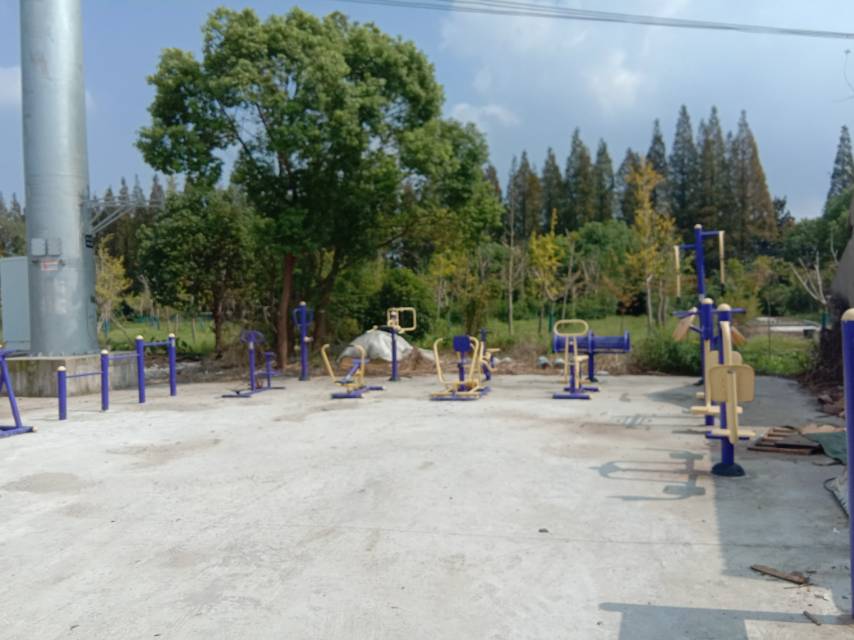 堡鎮(zhèn)財(cái)貿(mào)村6隊(duì)倉庫健身點(diǎn)