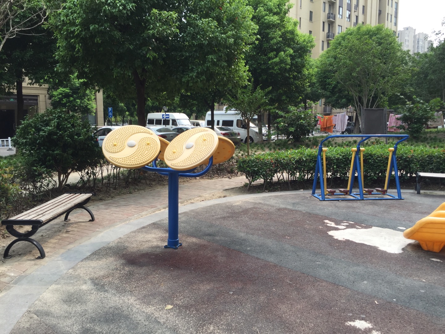 南翔鎮(zhèn)南華新村18號(hào)健身點(diǎn)