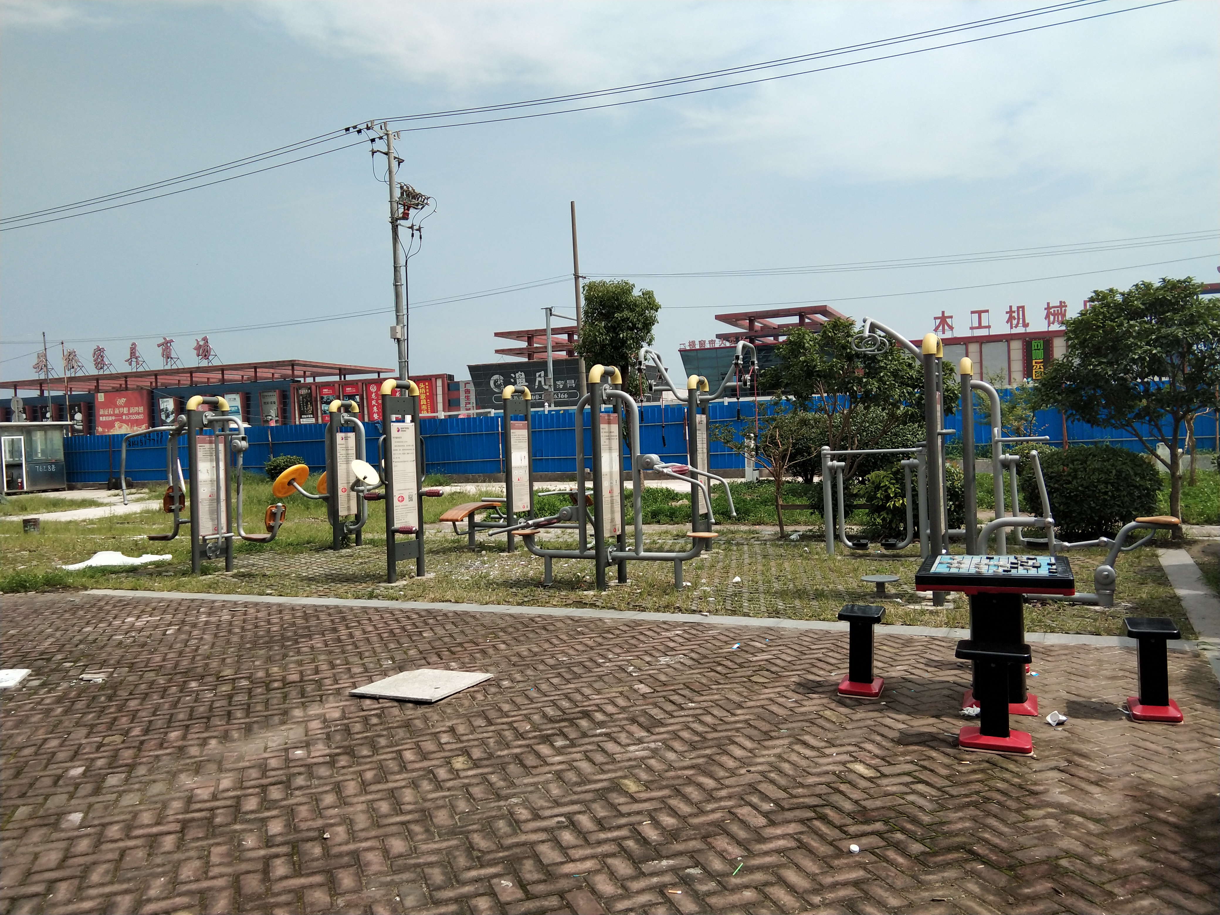 奉城鎮(zhèn)葉大路建材市場(chǎng)市民益智健身苑點(diǎn)