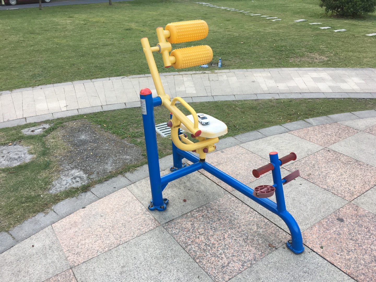 自重腹背鍛煉器