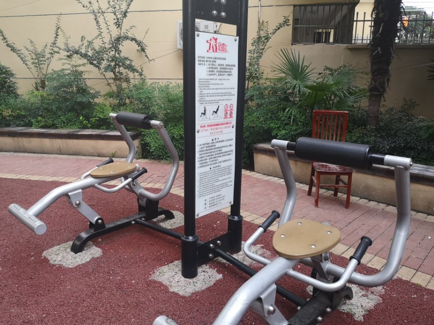 自重式背部訓(xùn)練器