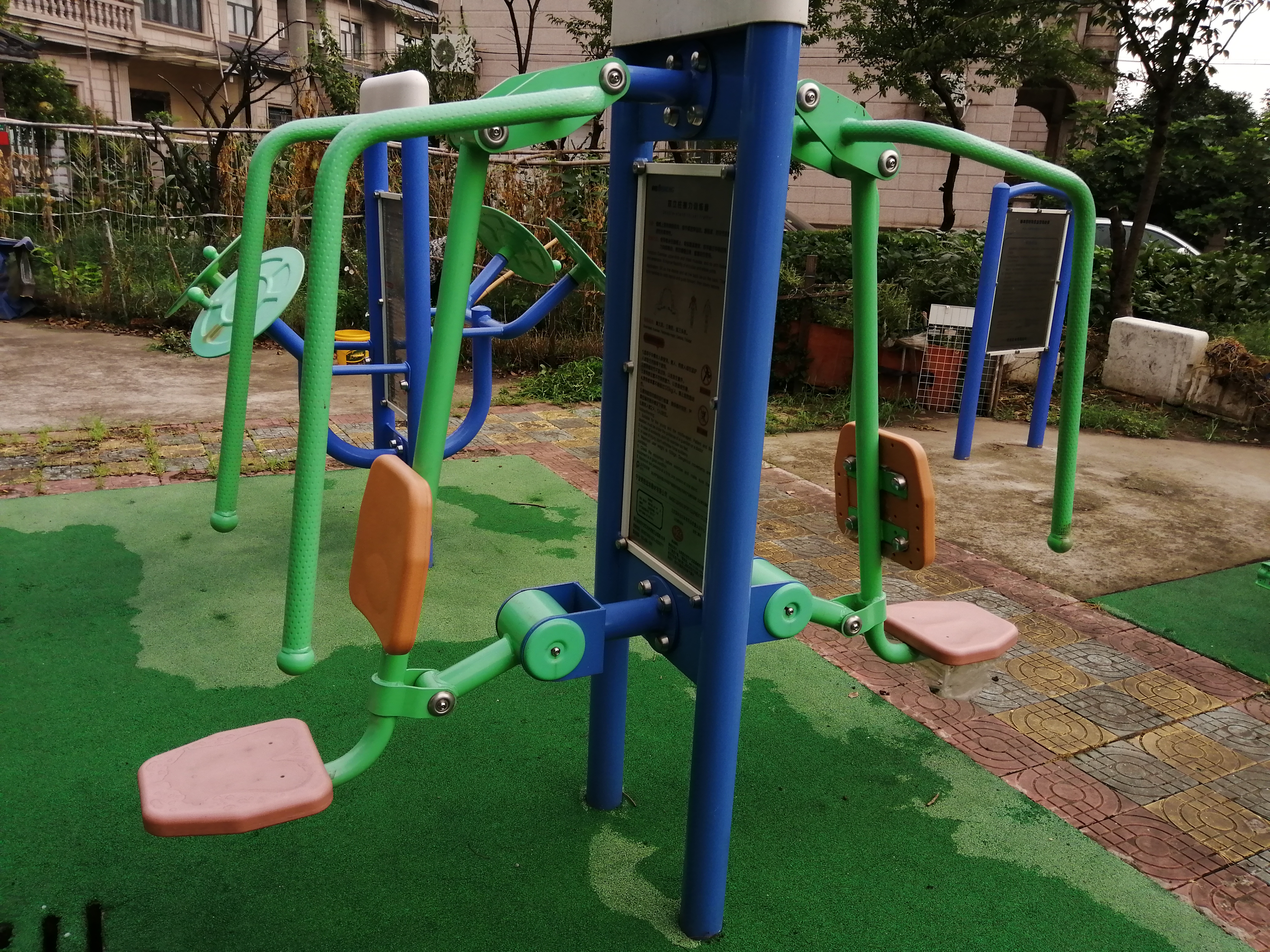 雙立柱推力訓(xùn)練器