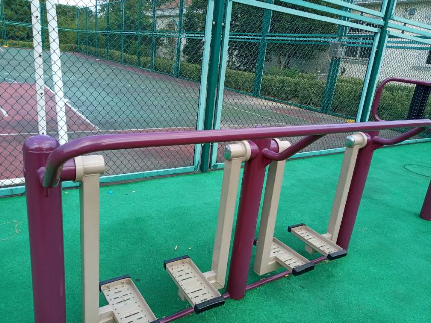 二位太空漫步機