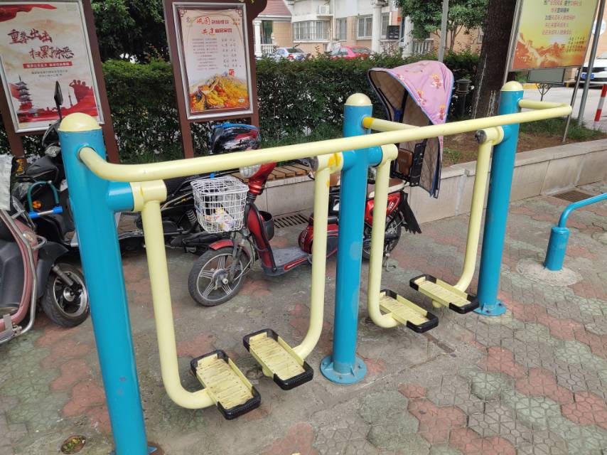 雙位太空漫步機