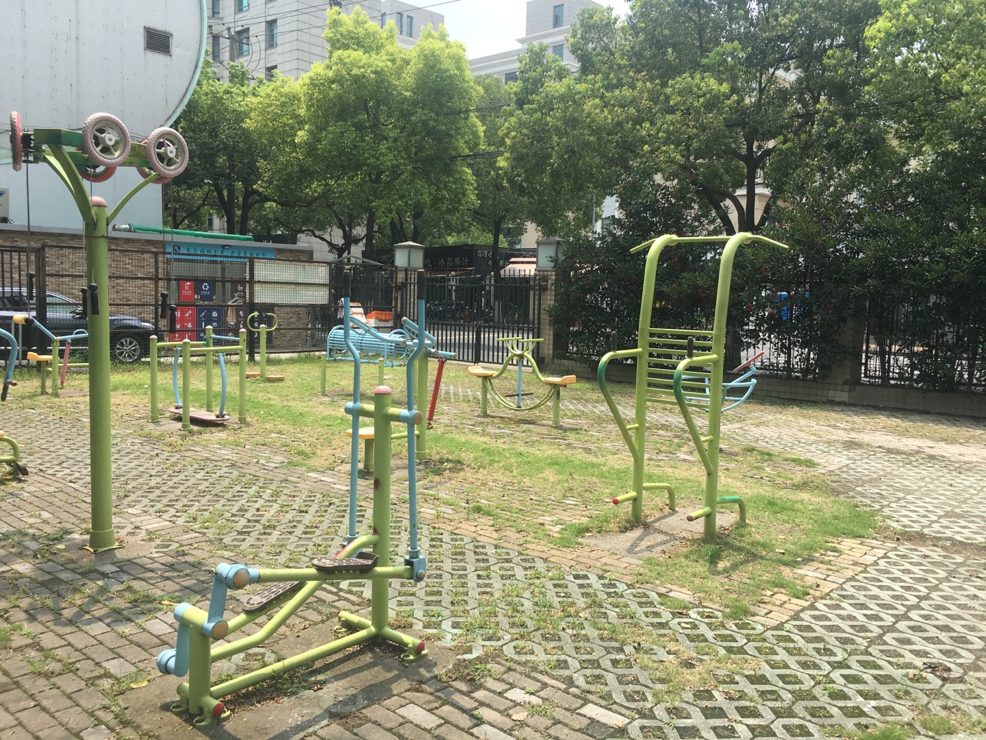 閔行區(qū)虹橋鎮(zhèn)韻動(dòng)時(shí)代小區(qū)健身點(diǎn)