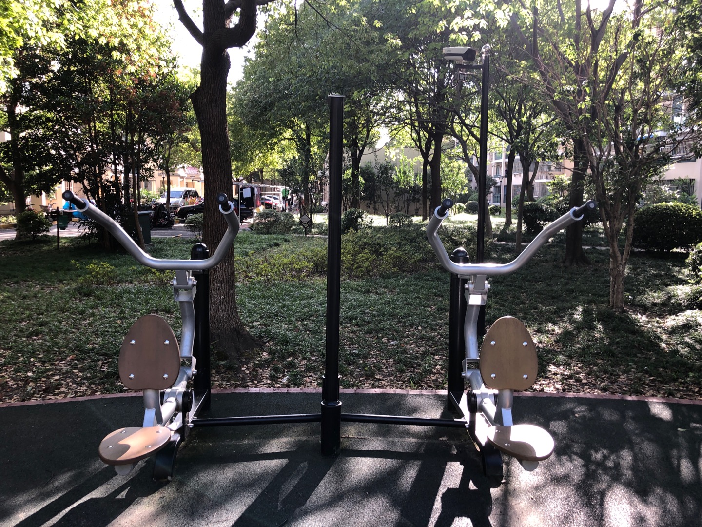 自重式高拉訓(xùn)練器