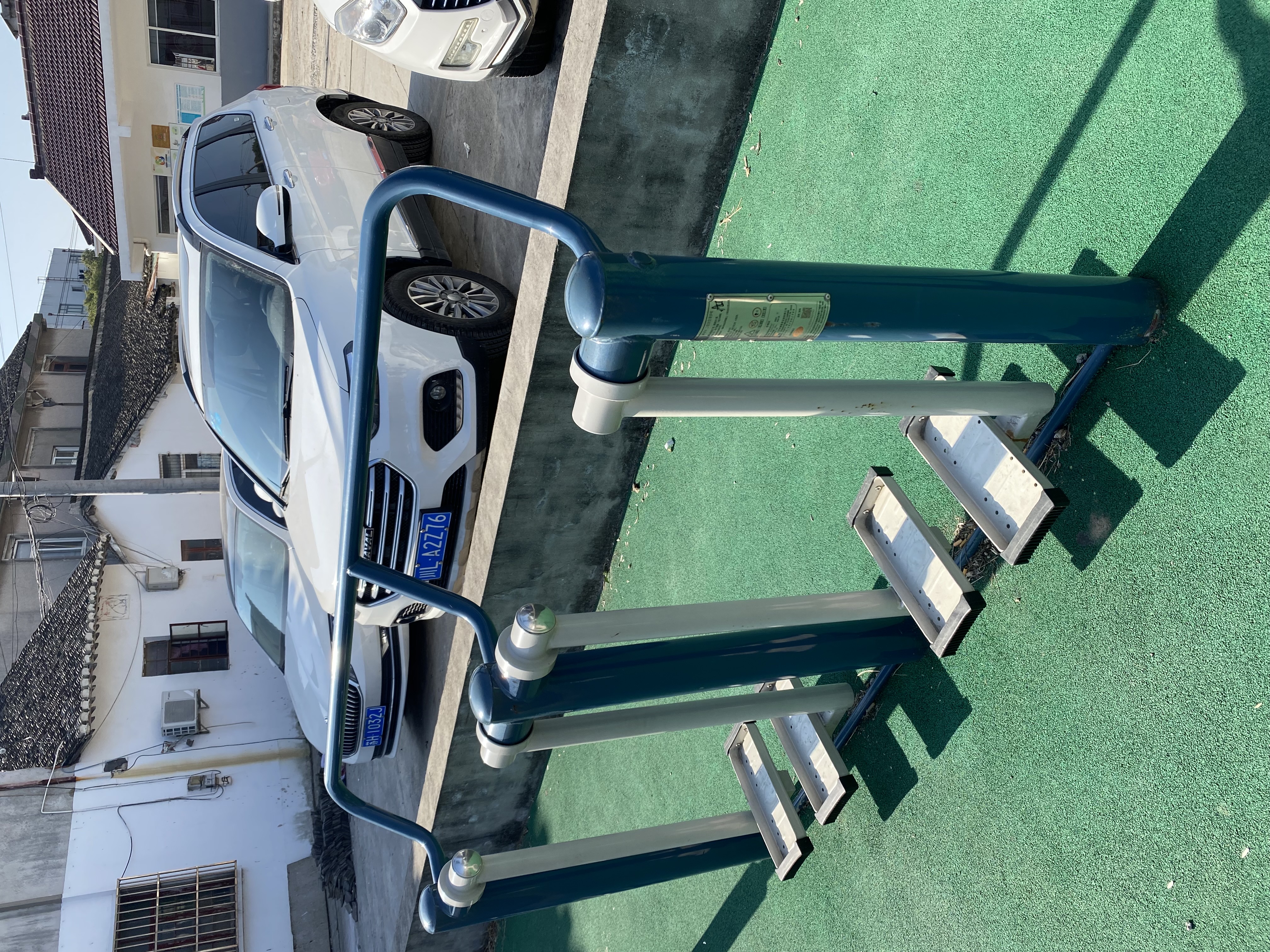 二位太空漫步機(jī)