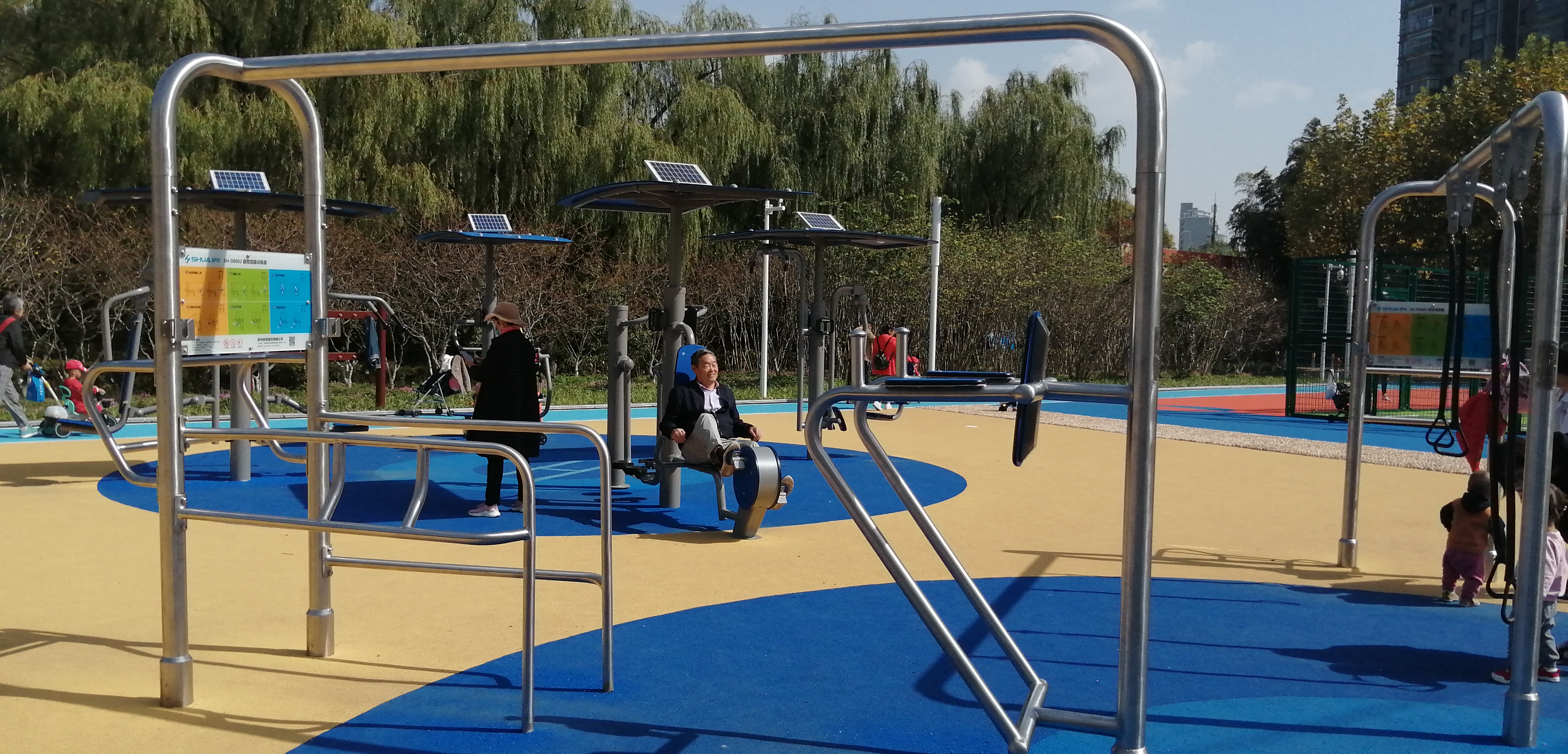 互動式坐蹬推拉訓(xùn)練器