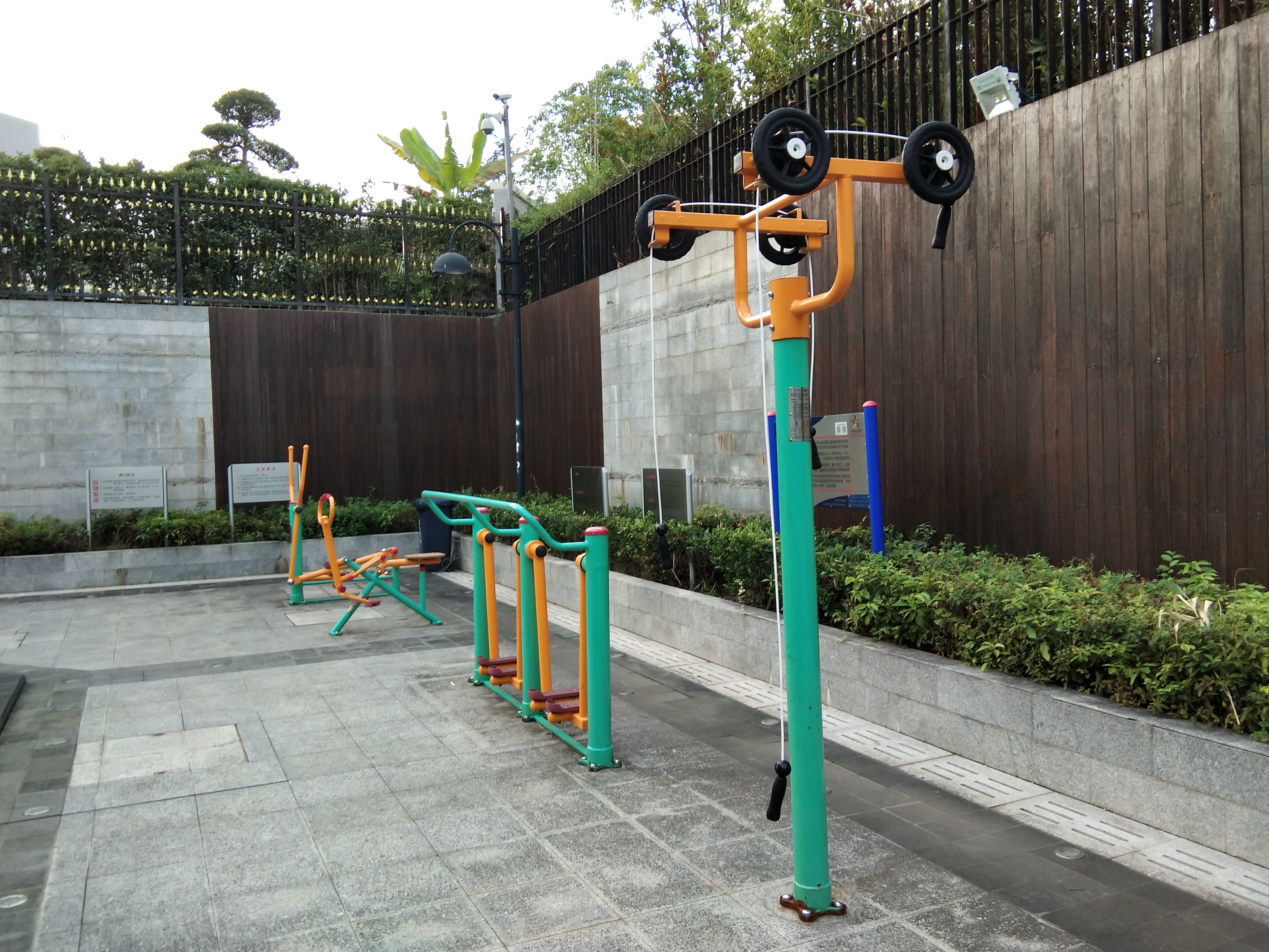 浦江頤城居委C健身苑點