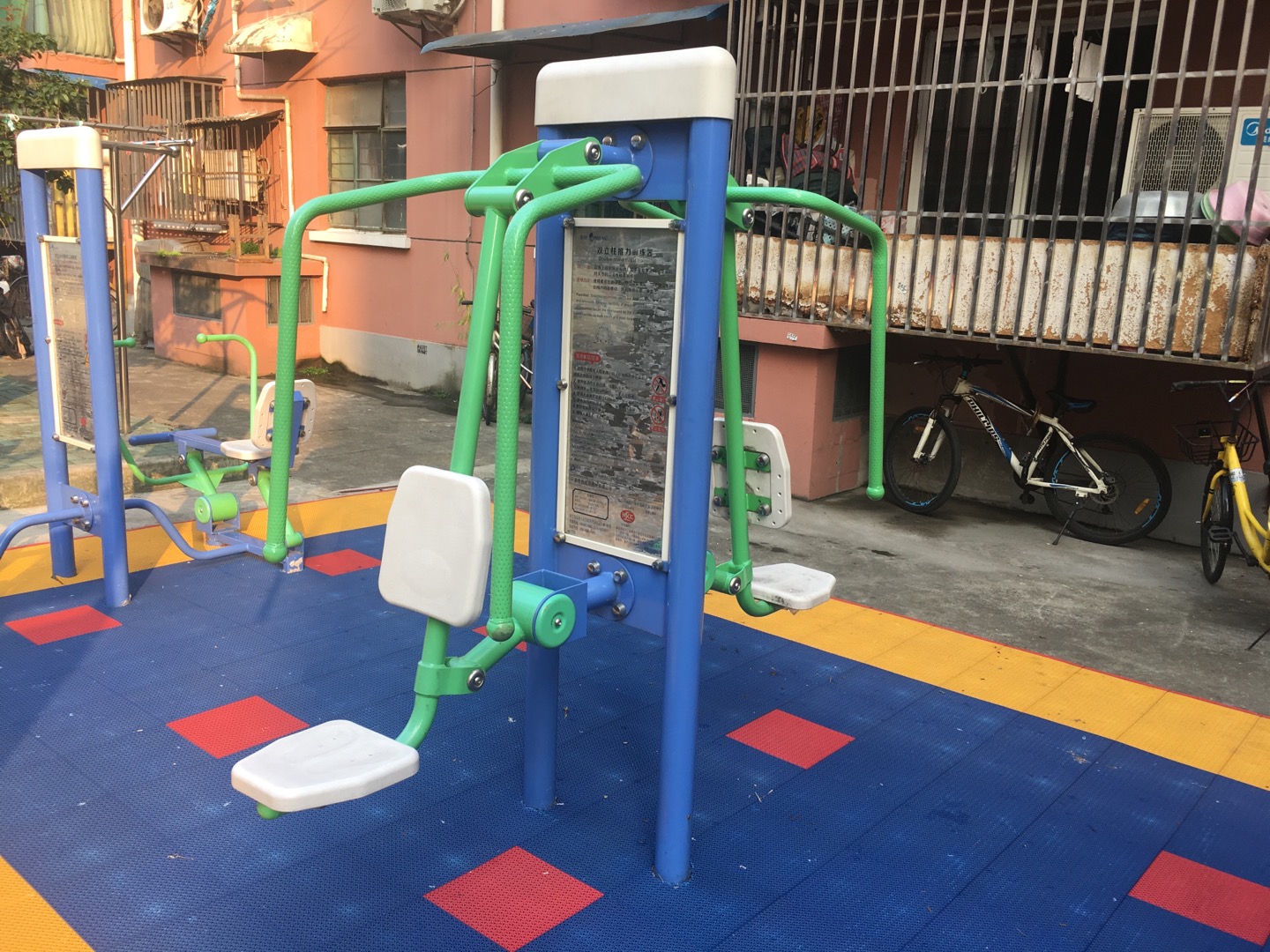 雙立柱前推訓練器