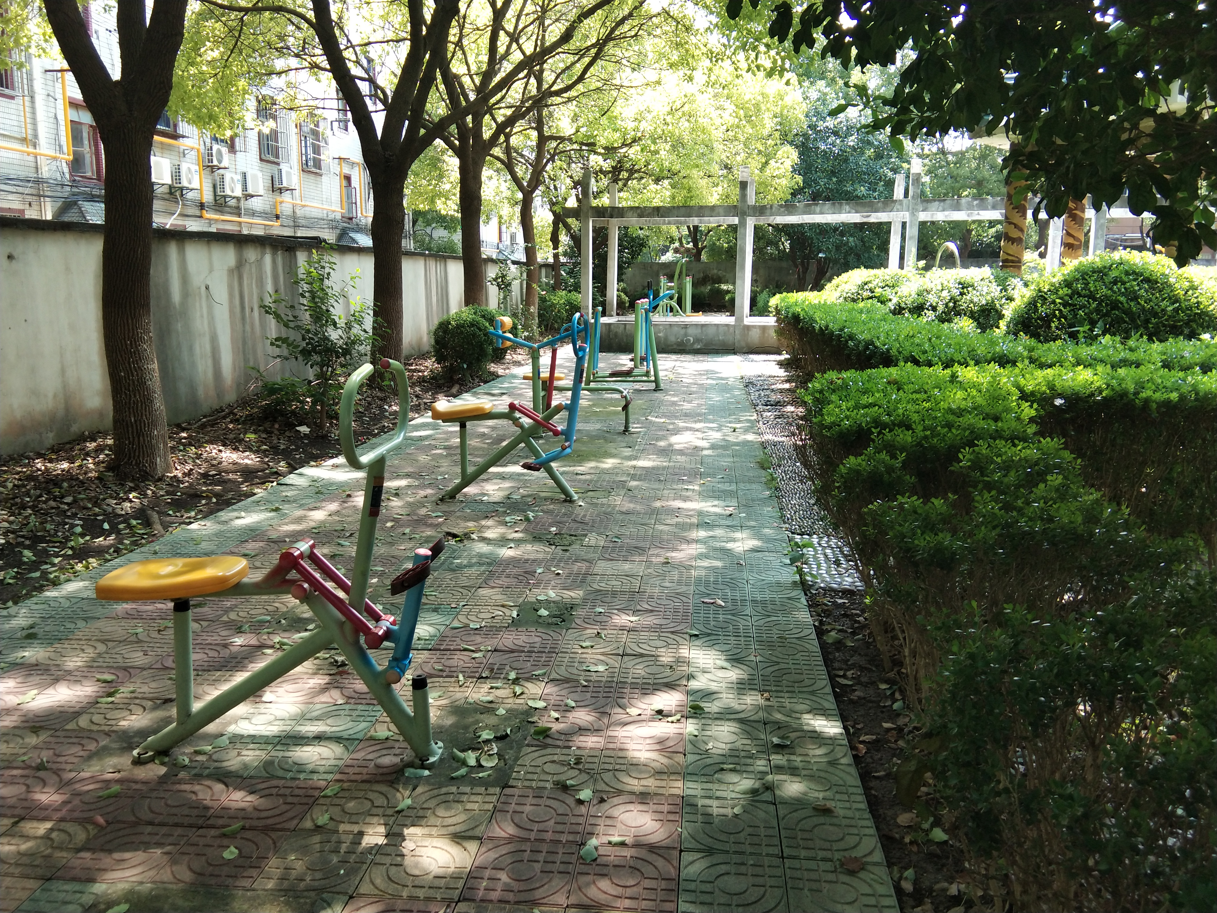 奉城鎮(zhèn)郵電新村市民益智健身苑點(diǎn)